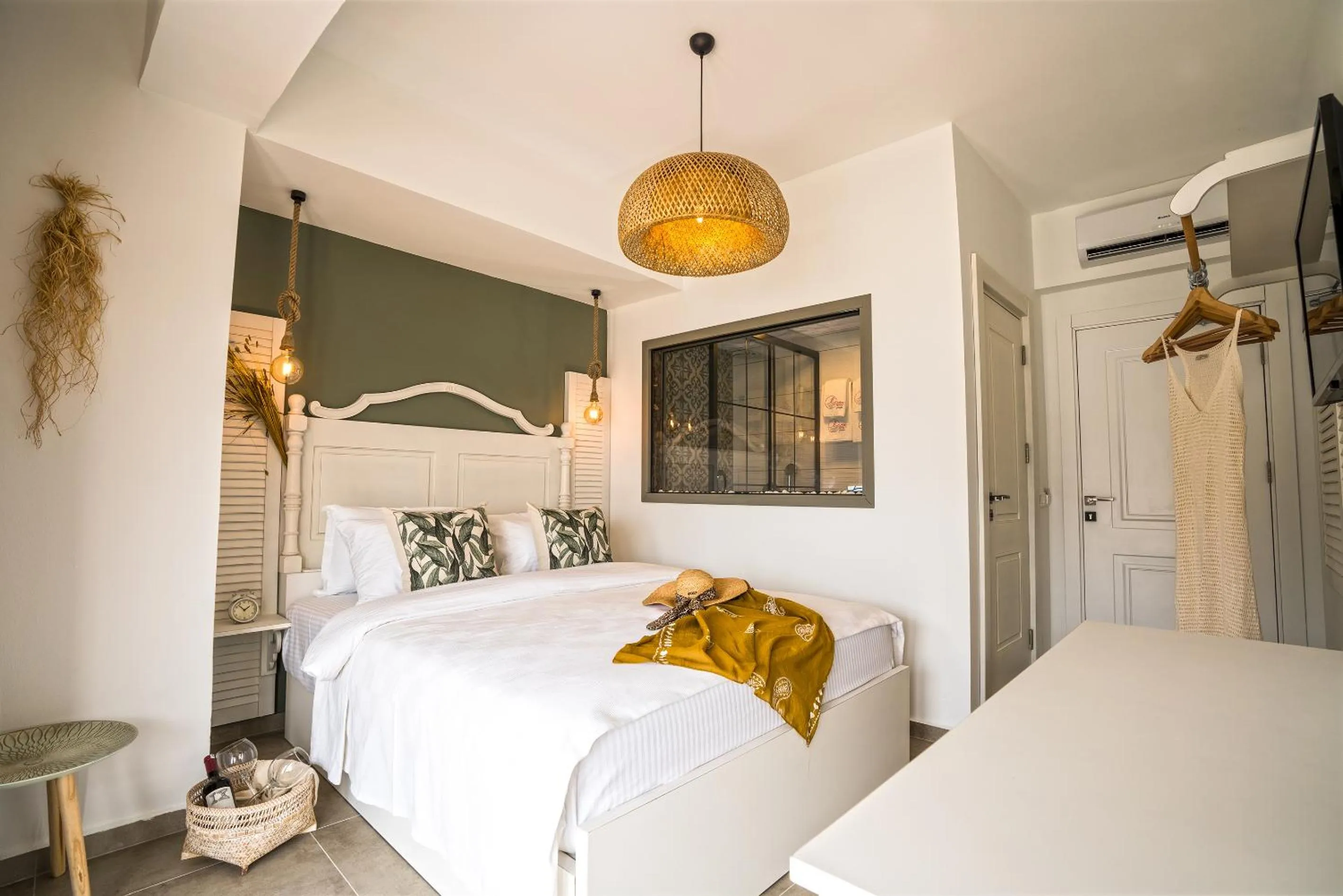 Photo of the whole room, Bed in Liman Hotel Gümüslük - Adult Only