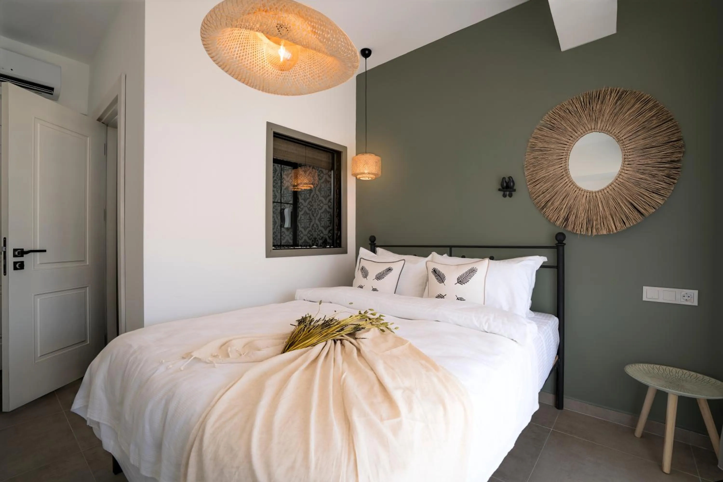 Photo of the whole room, Bed in Liman Hotel Gümüslük - Adult Only