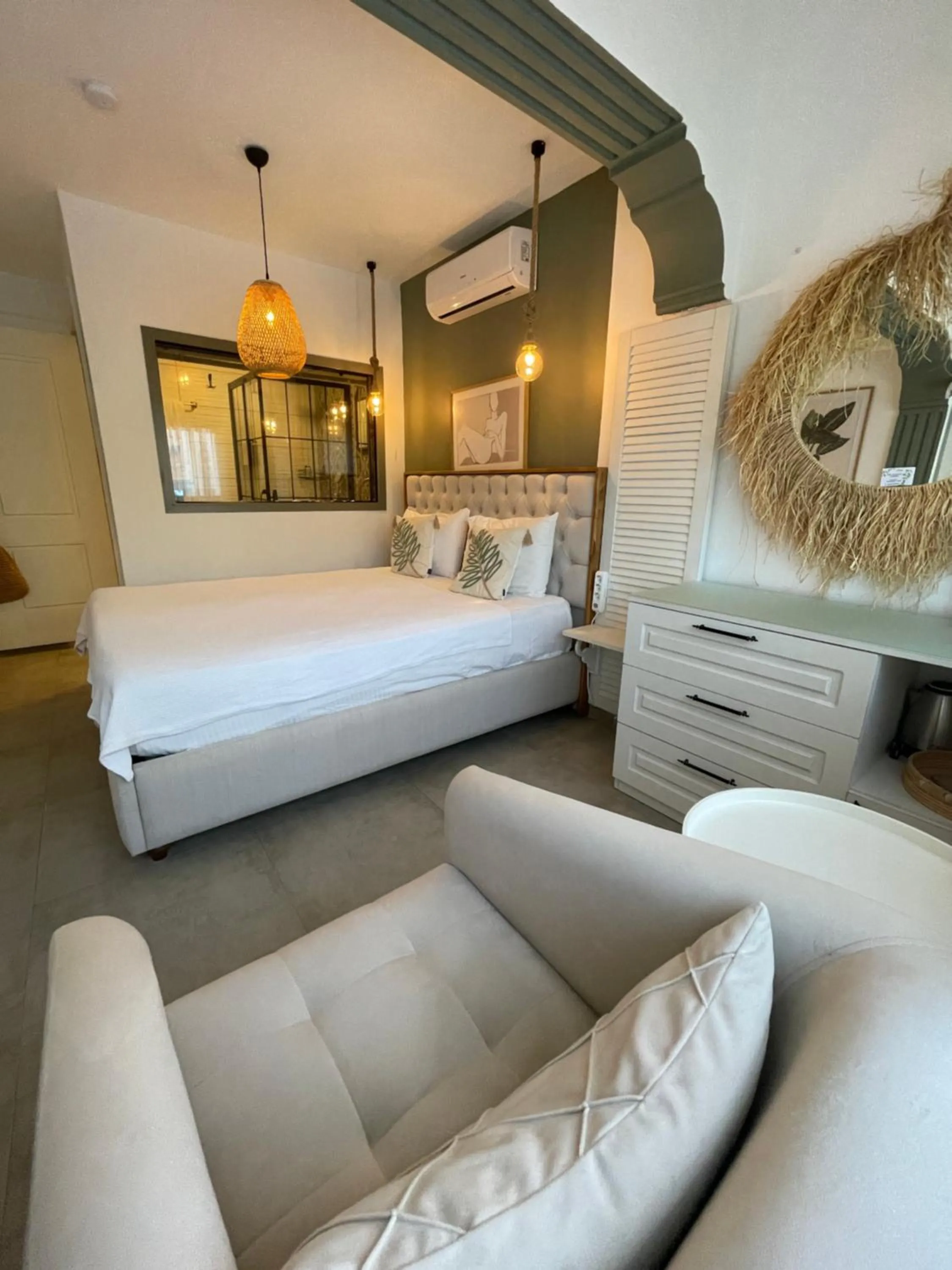 Seating area, Bed in Liman Hotel Gümüslük - Adult Only