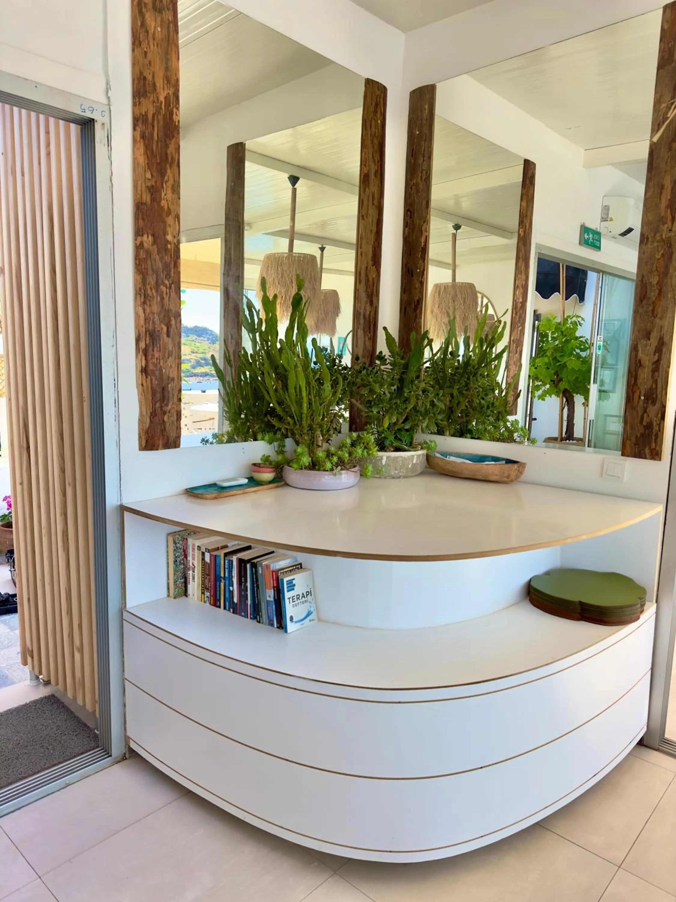 Library in Liman Hotel Gümüslük - Adult Only