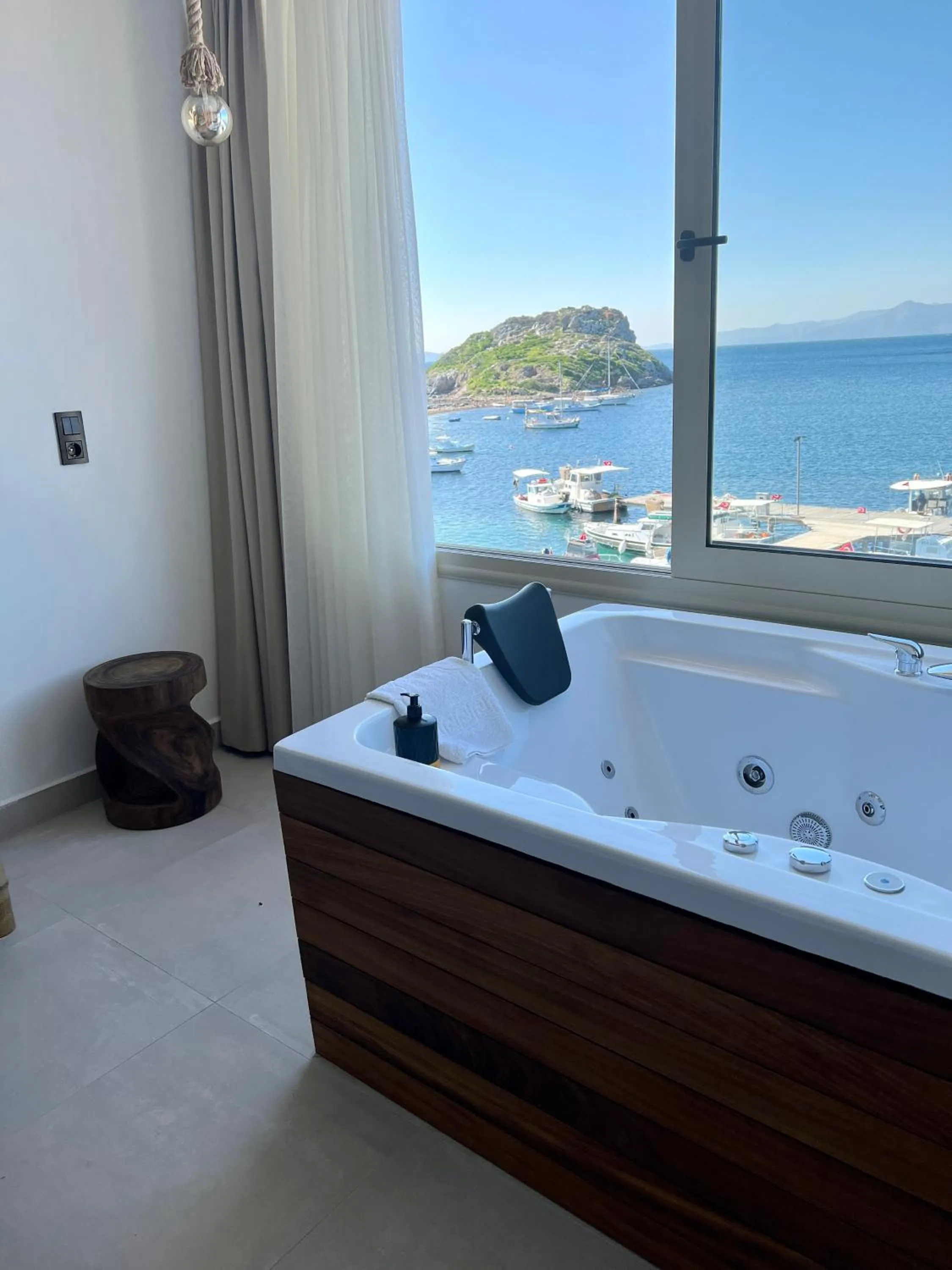 Hot Tub in Liman Hotel Gümüslük - Adult Only