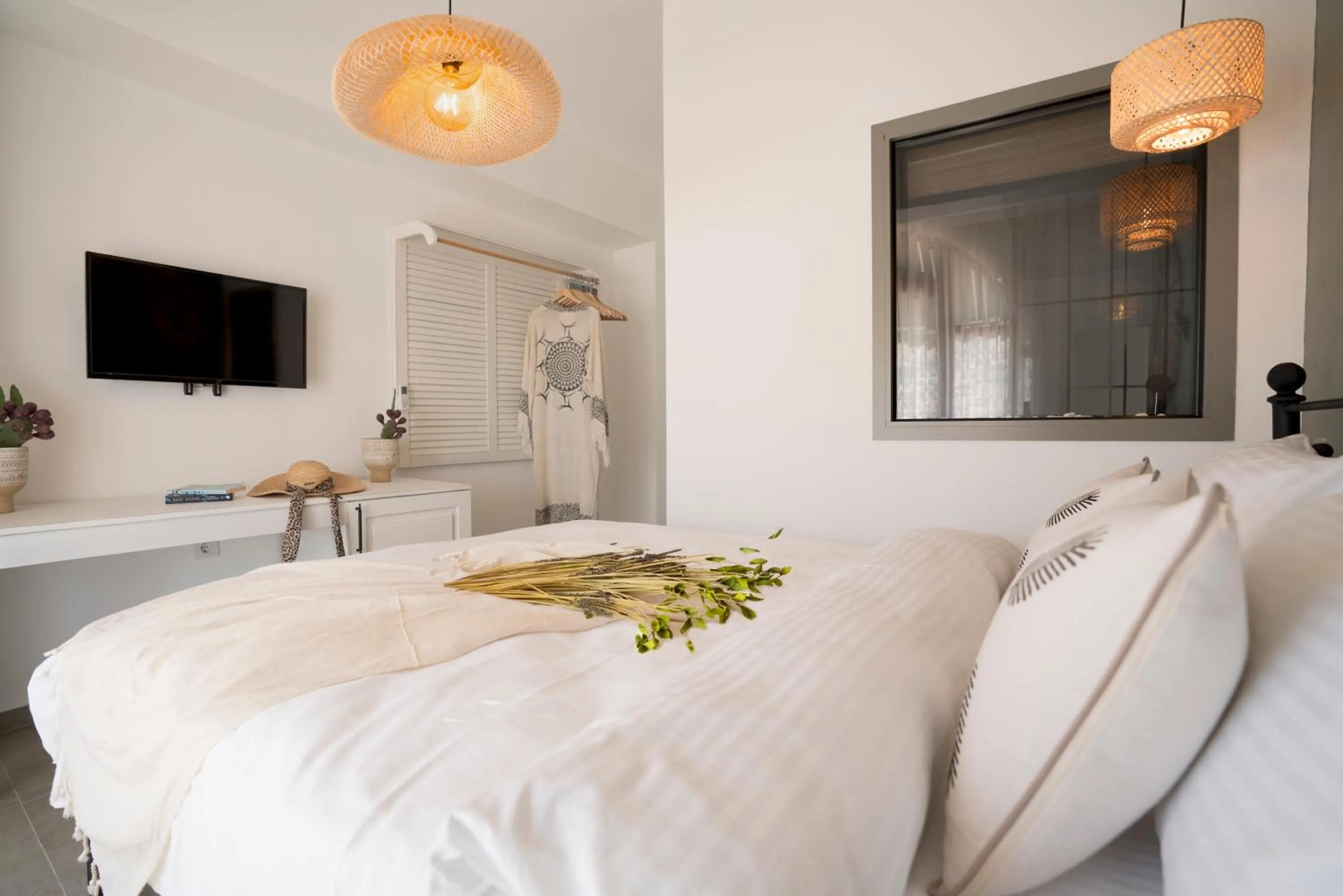 Photo of the whole room, Bed in Liman Hotel Gümüslük - Adult Only