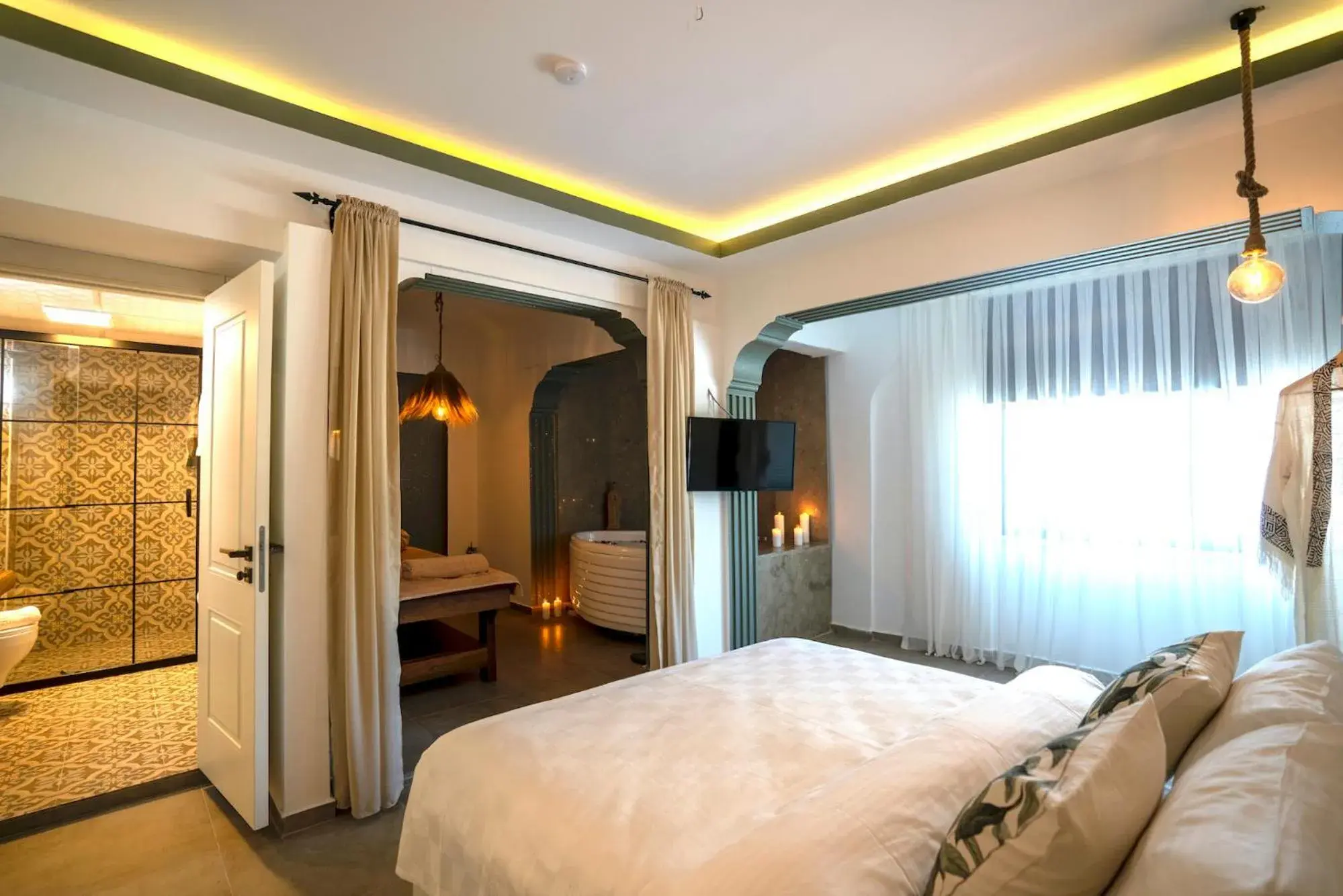 Queen Room with Spa Bath in Liman Hotel Gümüslük - Adult Only Queen Room with Spa Bath in Liman Hotel Gümüslük - Adult Only