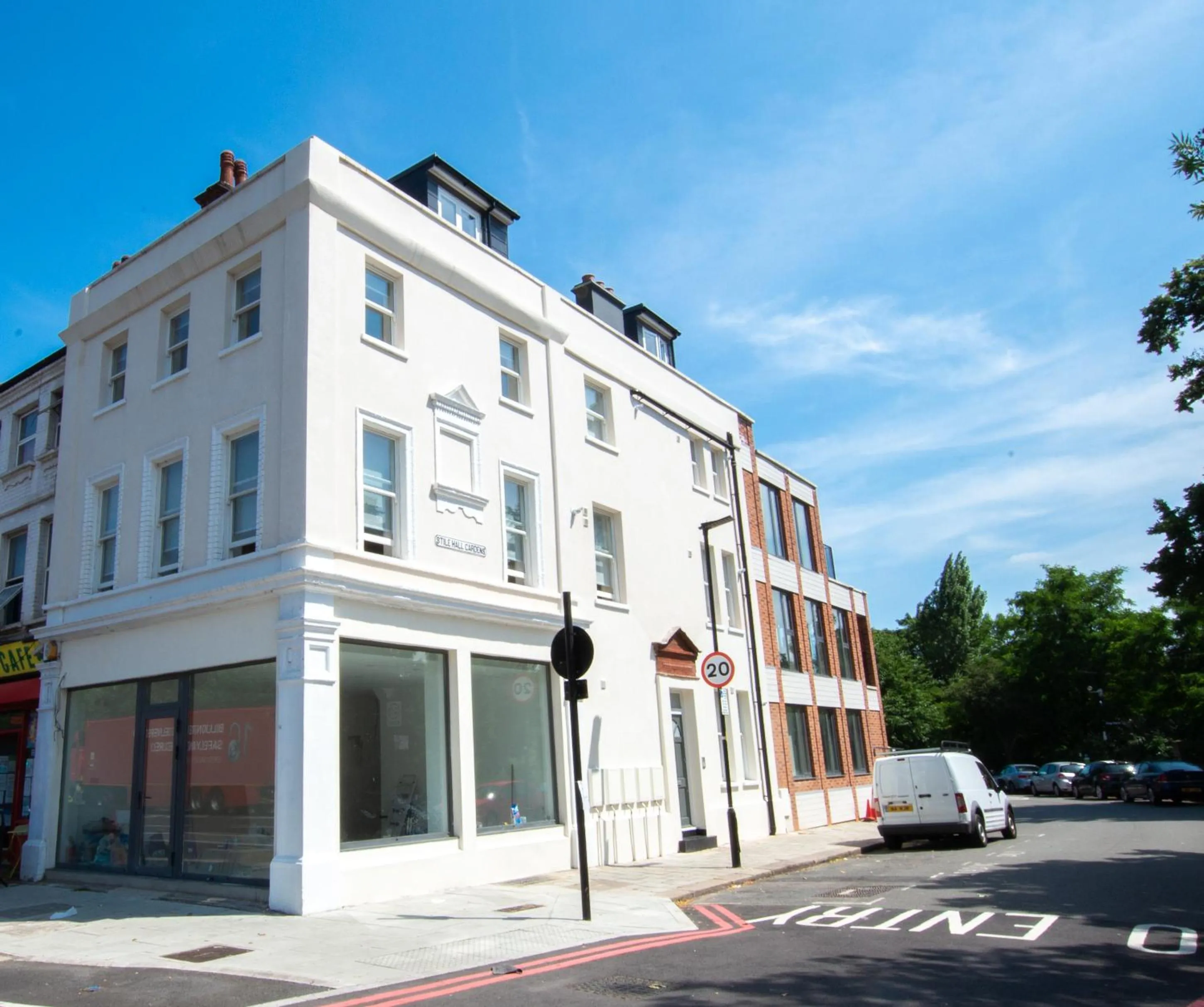 Property building in Charles Hope London Kew Bridge