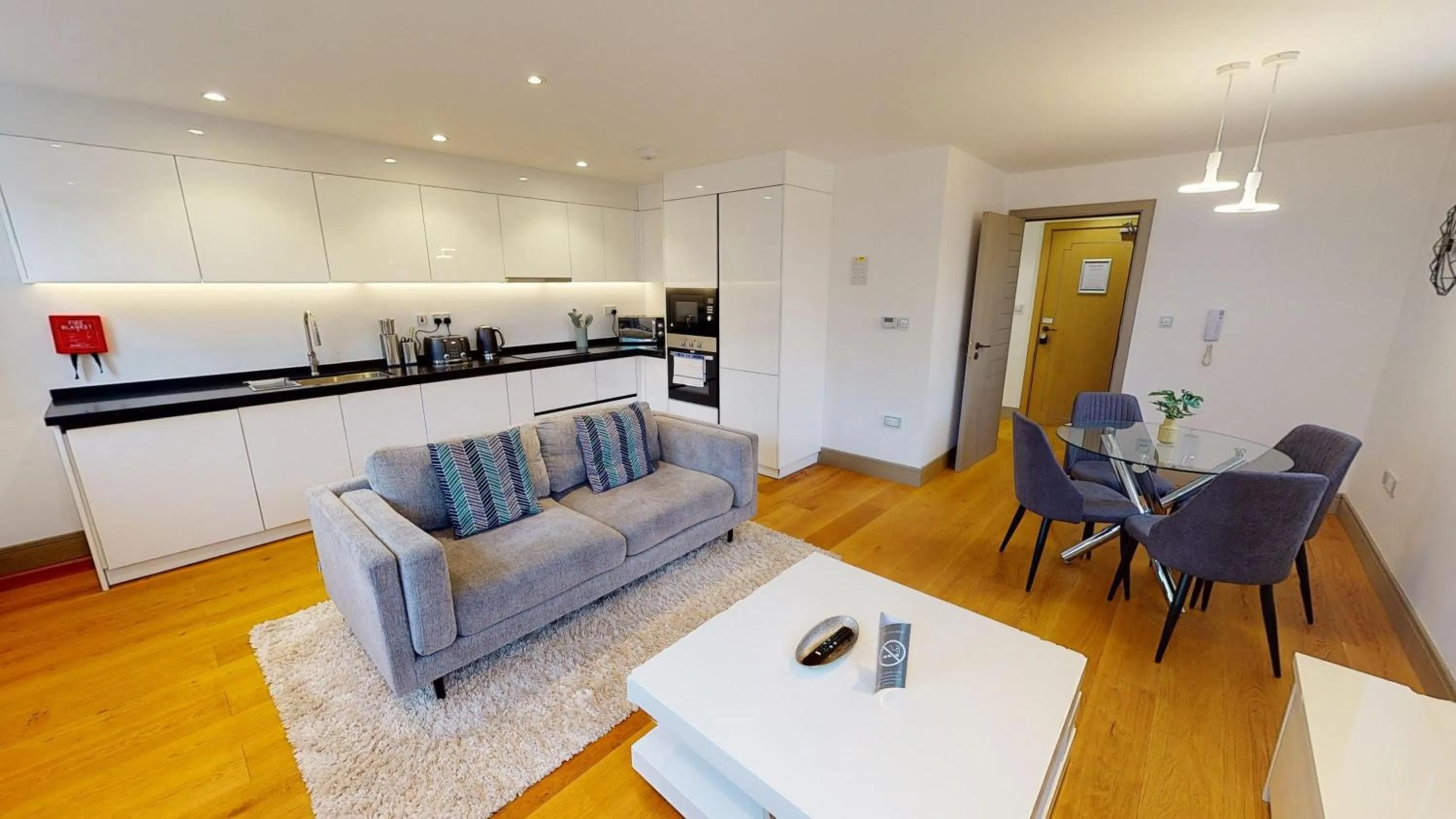 Living room in Charles Hope London Kew Bridge