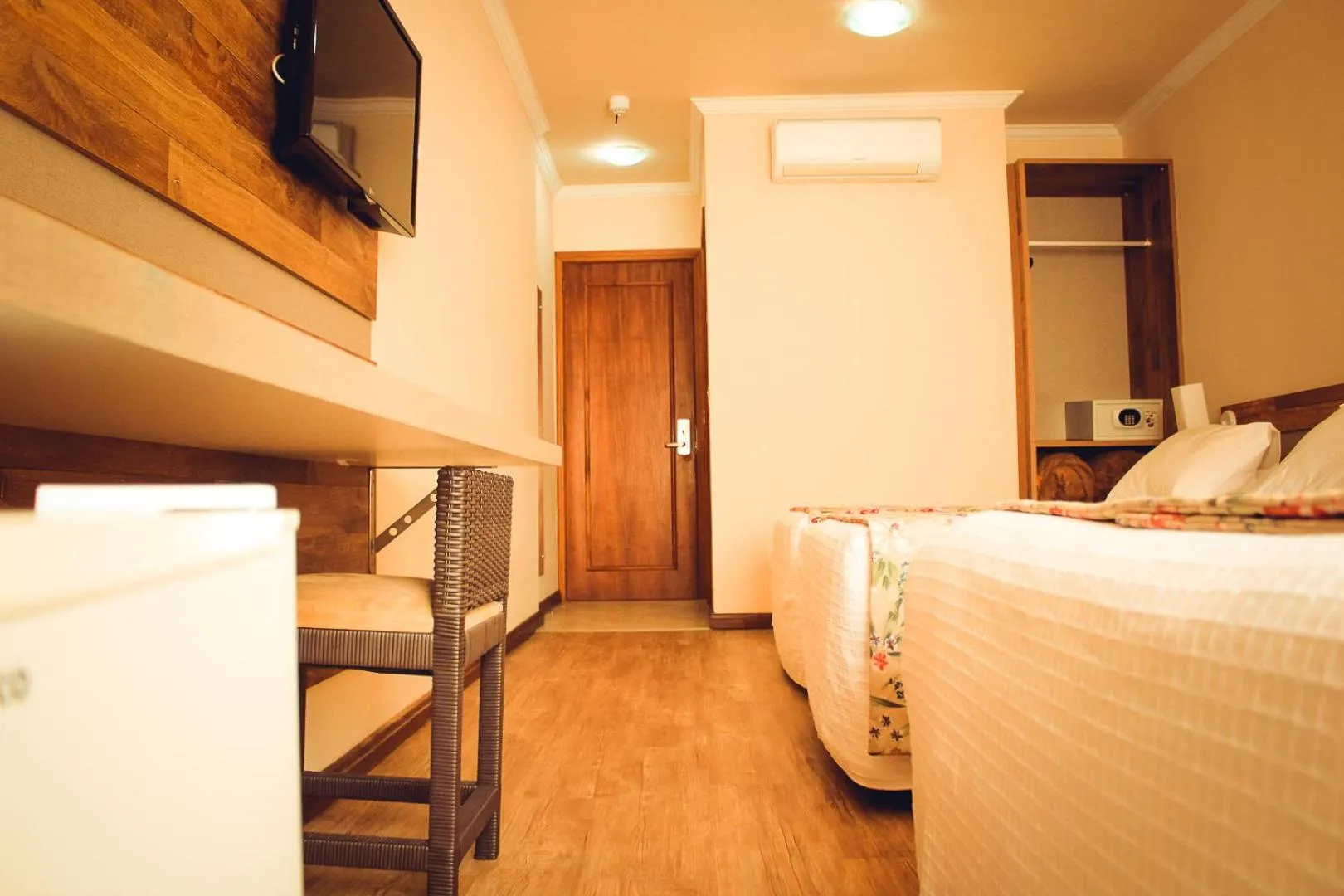 Photo of the whole room, Bed in Hotel Renascença