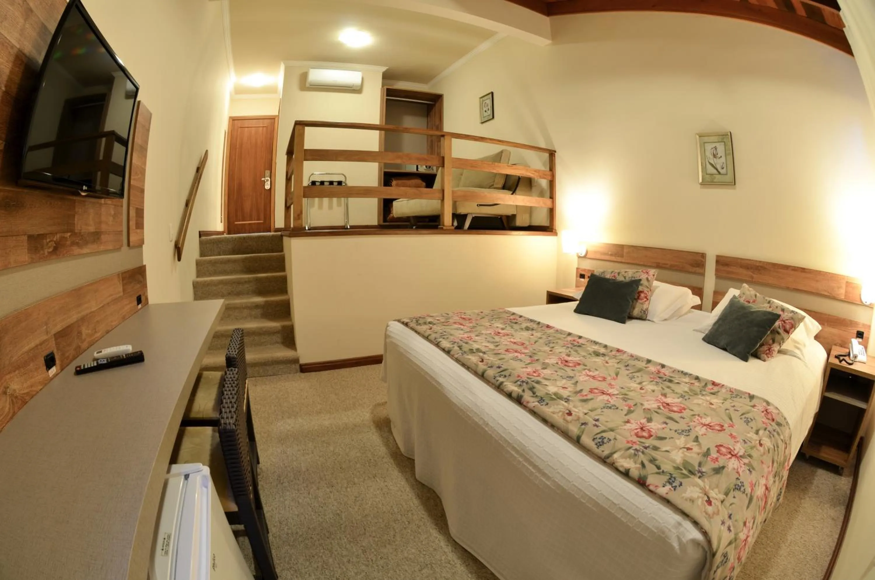 Photo of the whole room, Bed in Hotel Renascença