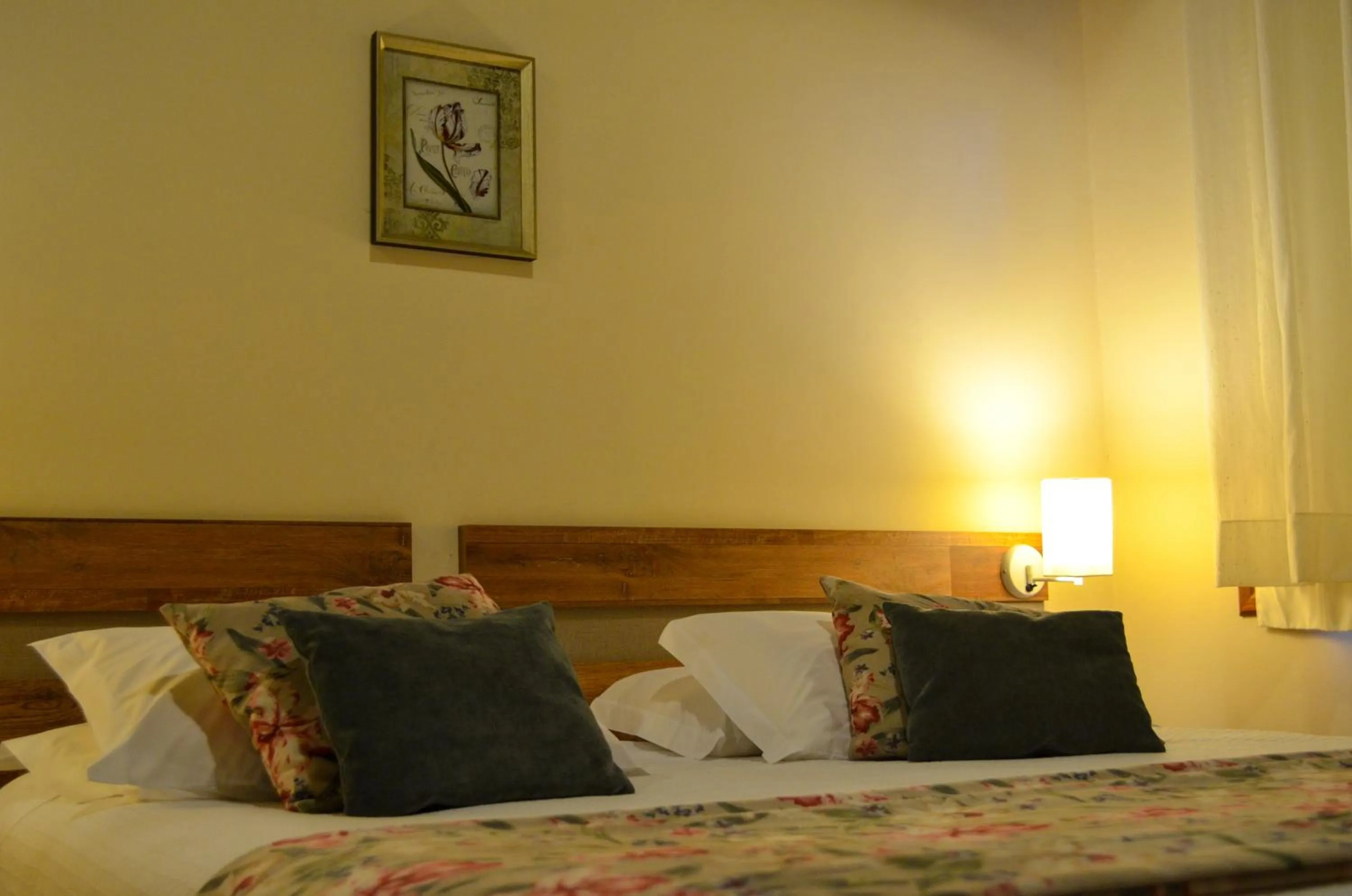 Photo of the whole room, Bed in Hotel Renascença