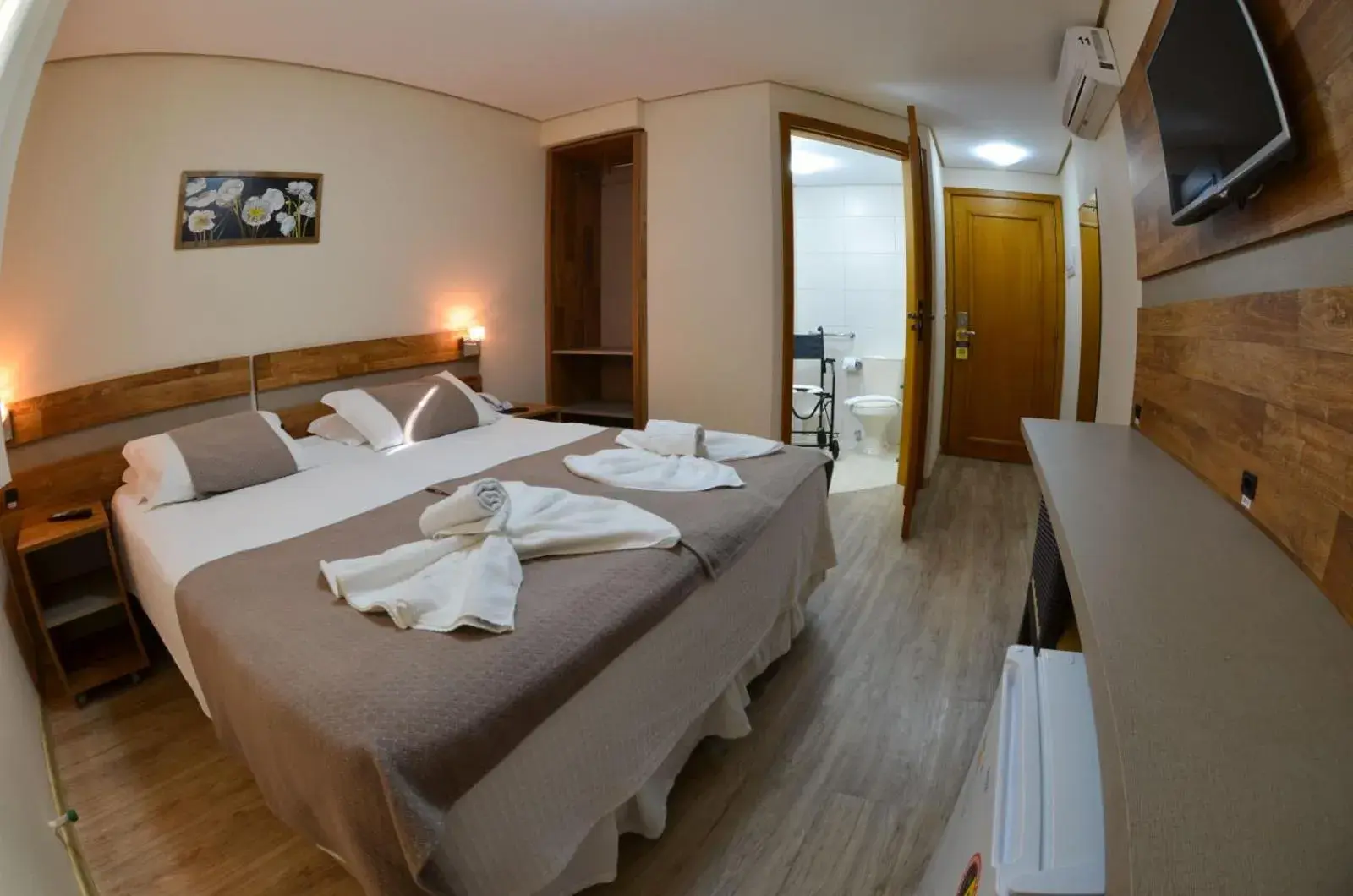 Triple Room - Disability Access in Hotel Renascença Triple Room - Disability Access in Hotel Renascença