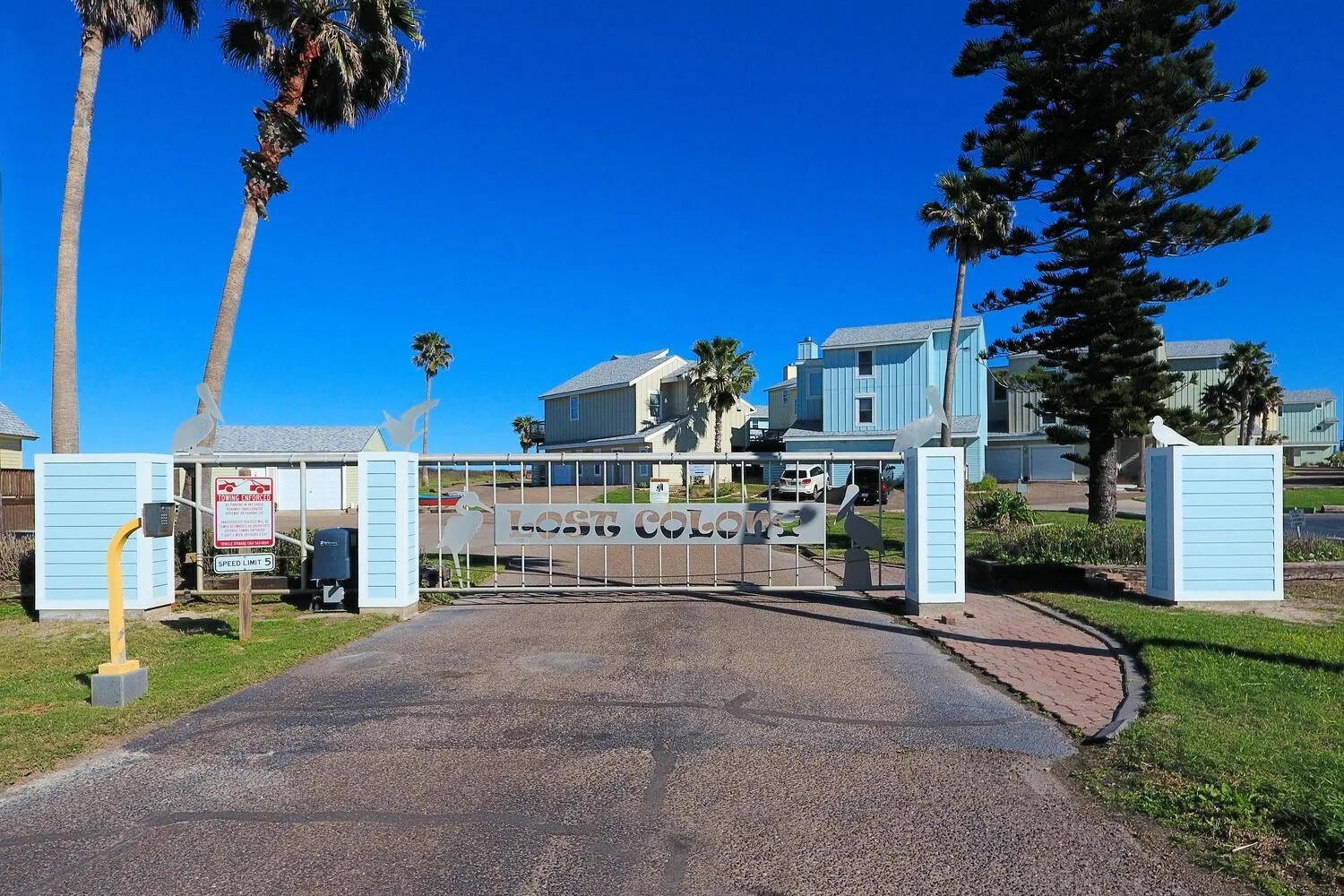 Other in Titas Sandcastle LC17 Pet Friendly