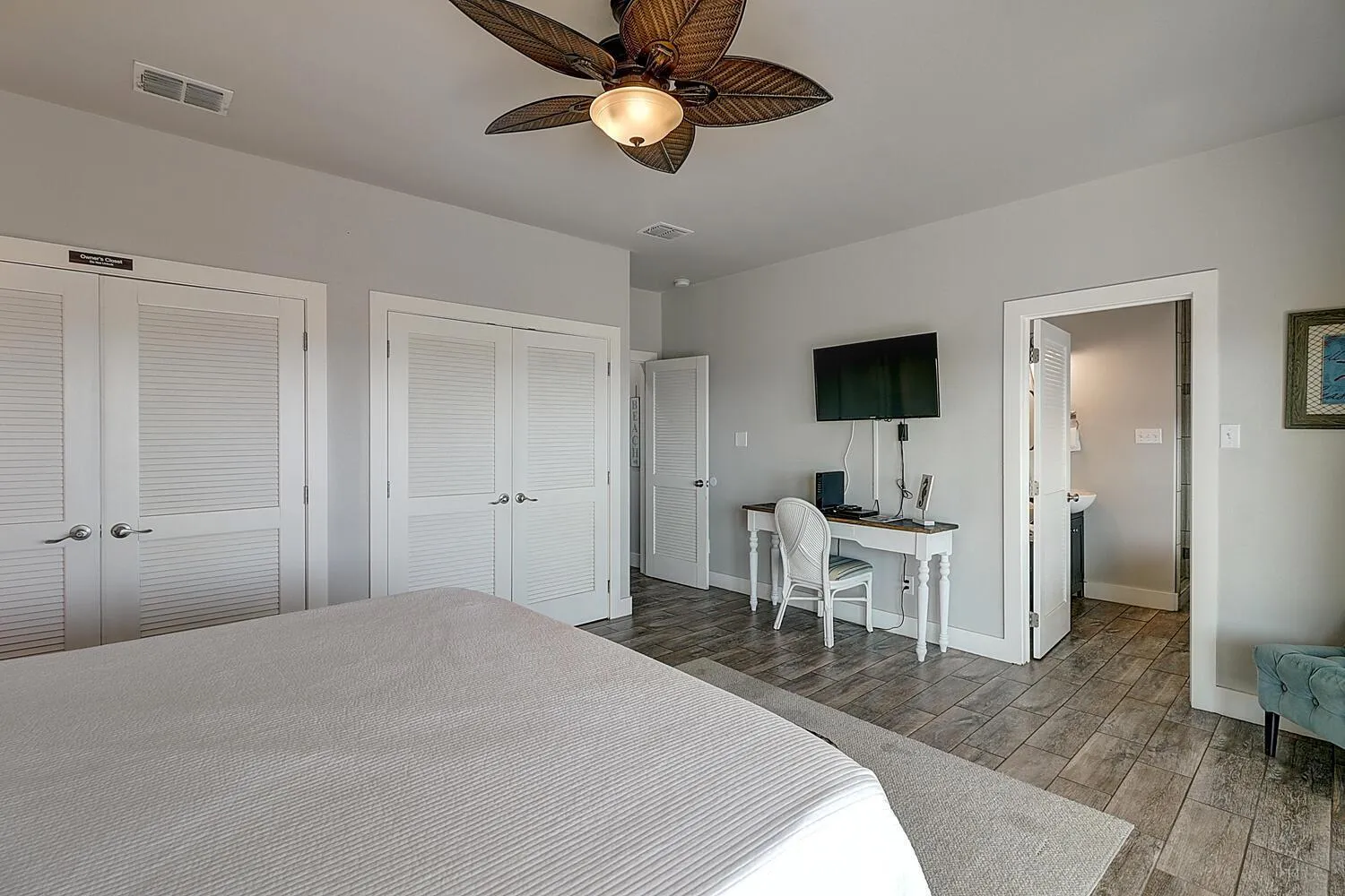 Other, Bed in The Pearl of Port A GW108