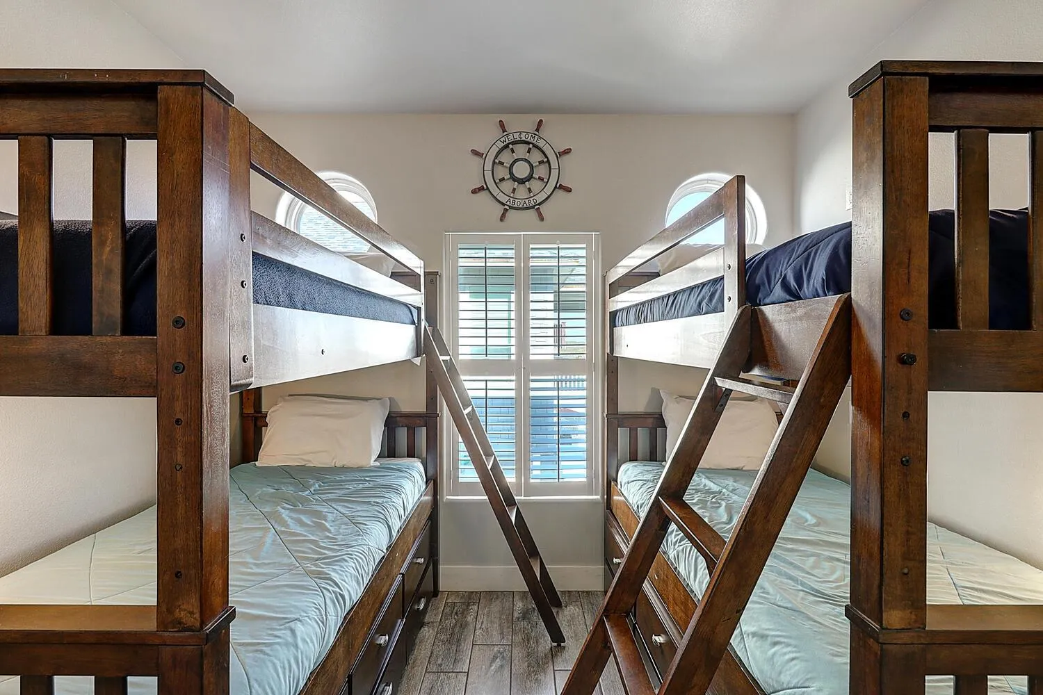 Other, Bed in The Pearl of Port A GW108