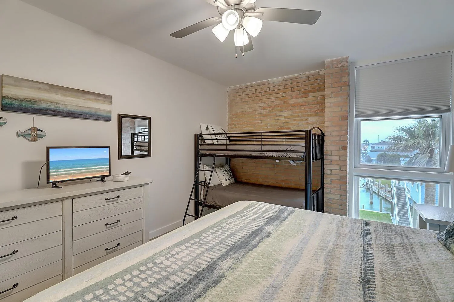 Other, Bed in Channelview CV216