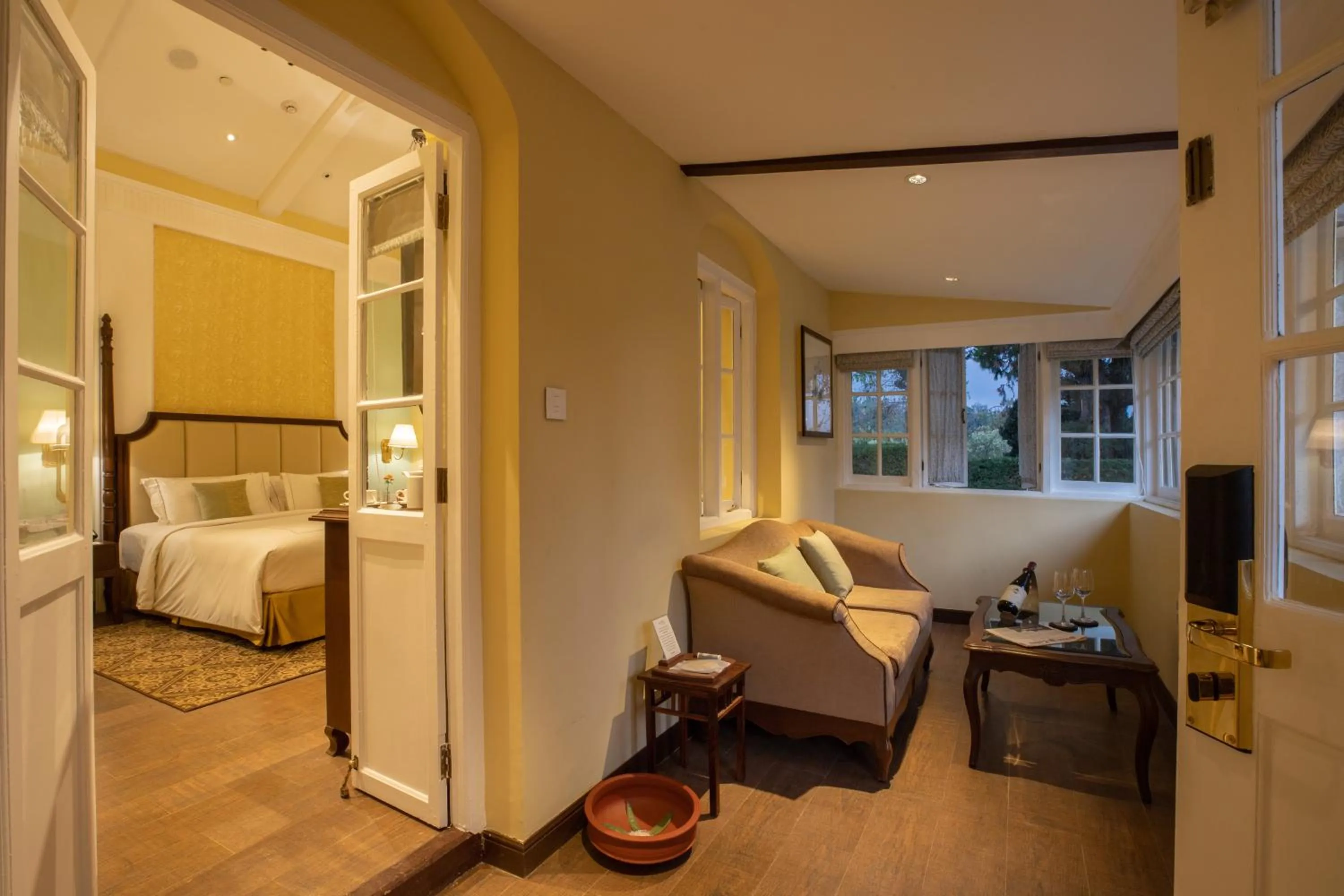 Living room, Bed in Savoy - IHCL SeleQtions