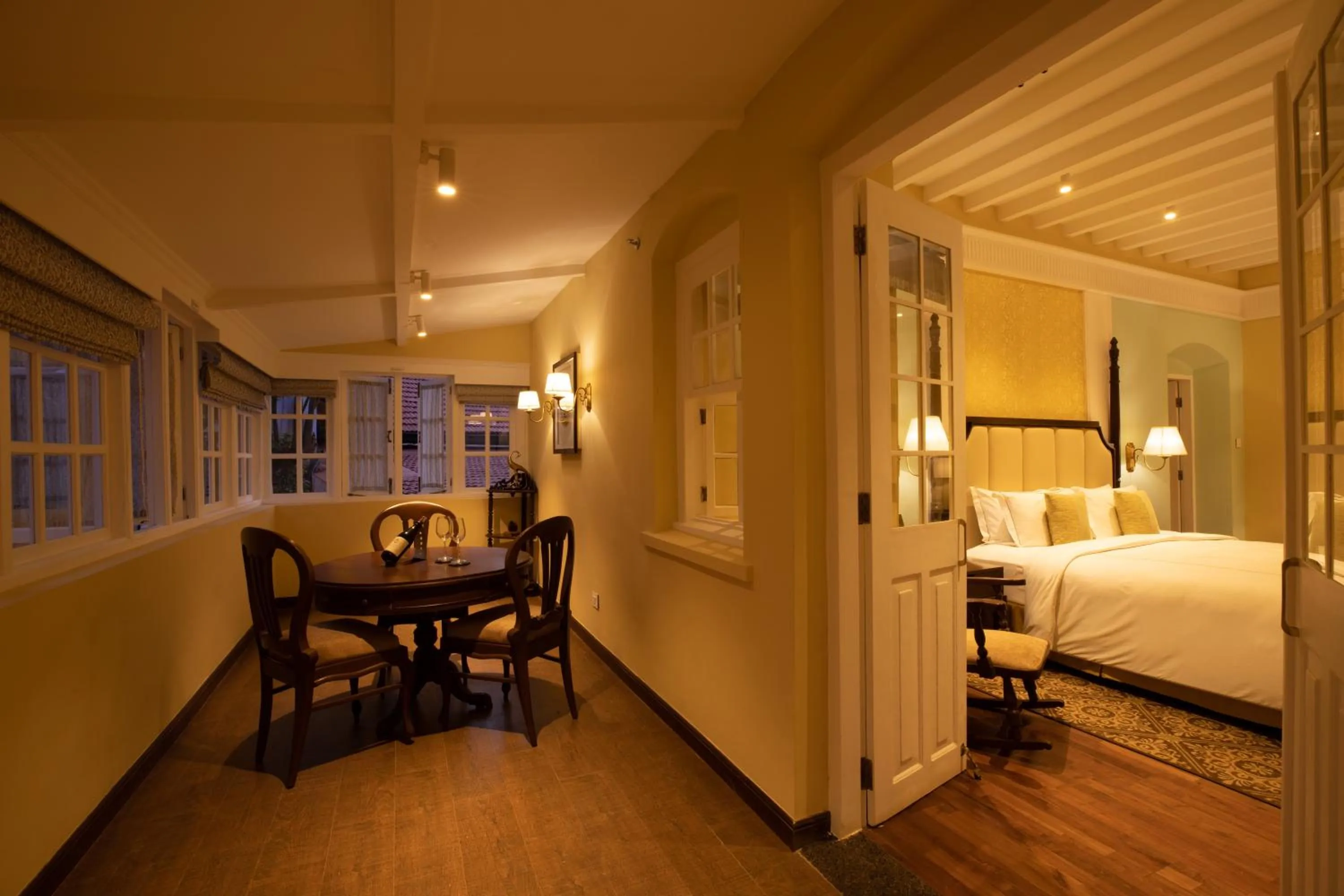 Living room, Bed in Savoy - IHCL SeleQtions