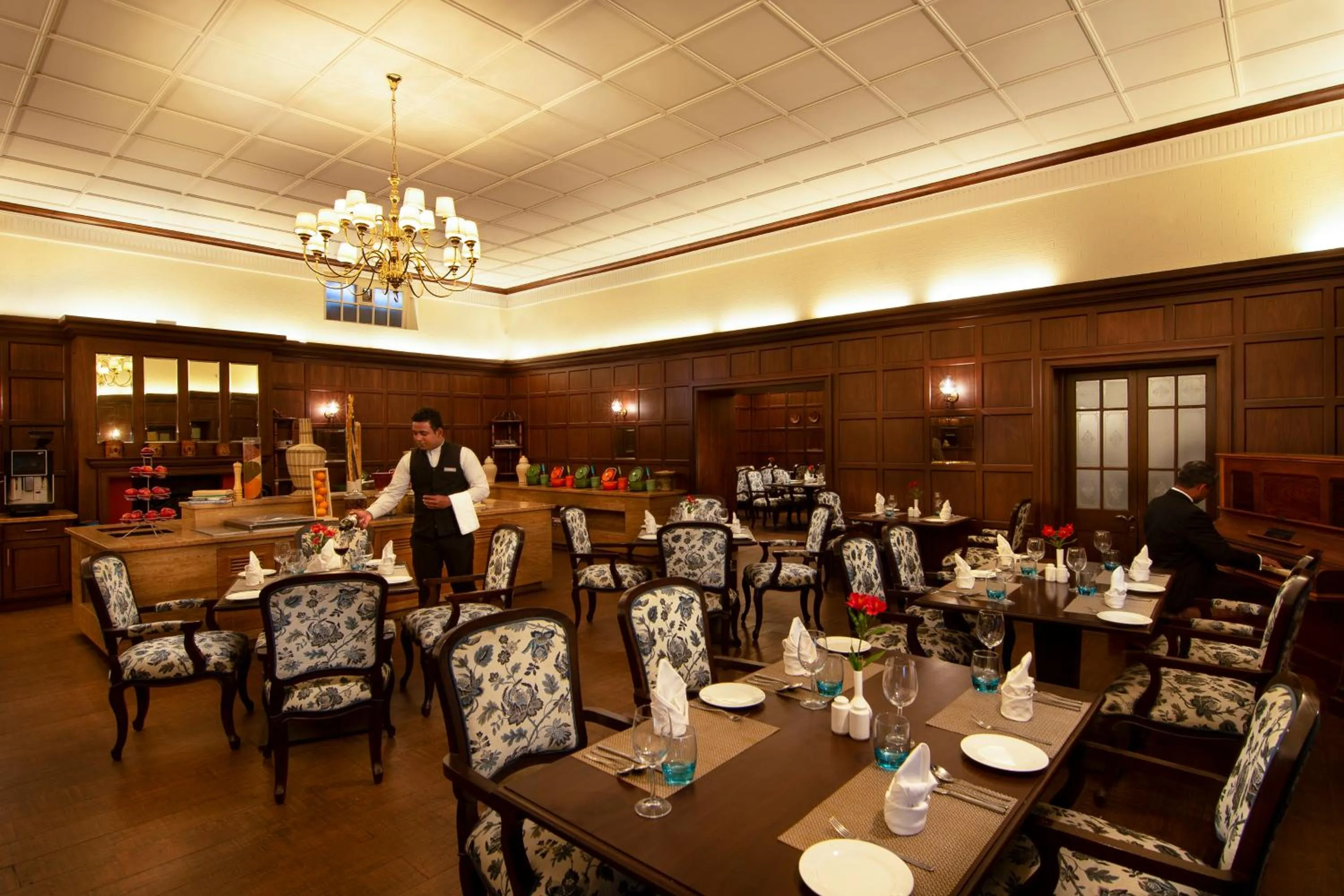 Restaurant/places to eat in Savoy - IHCL SeleQtions