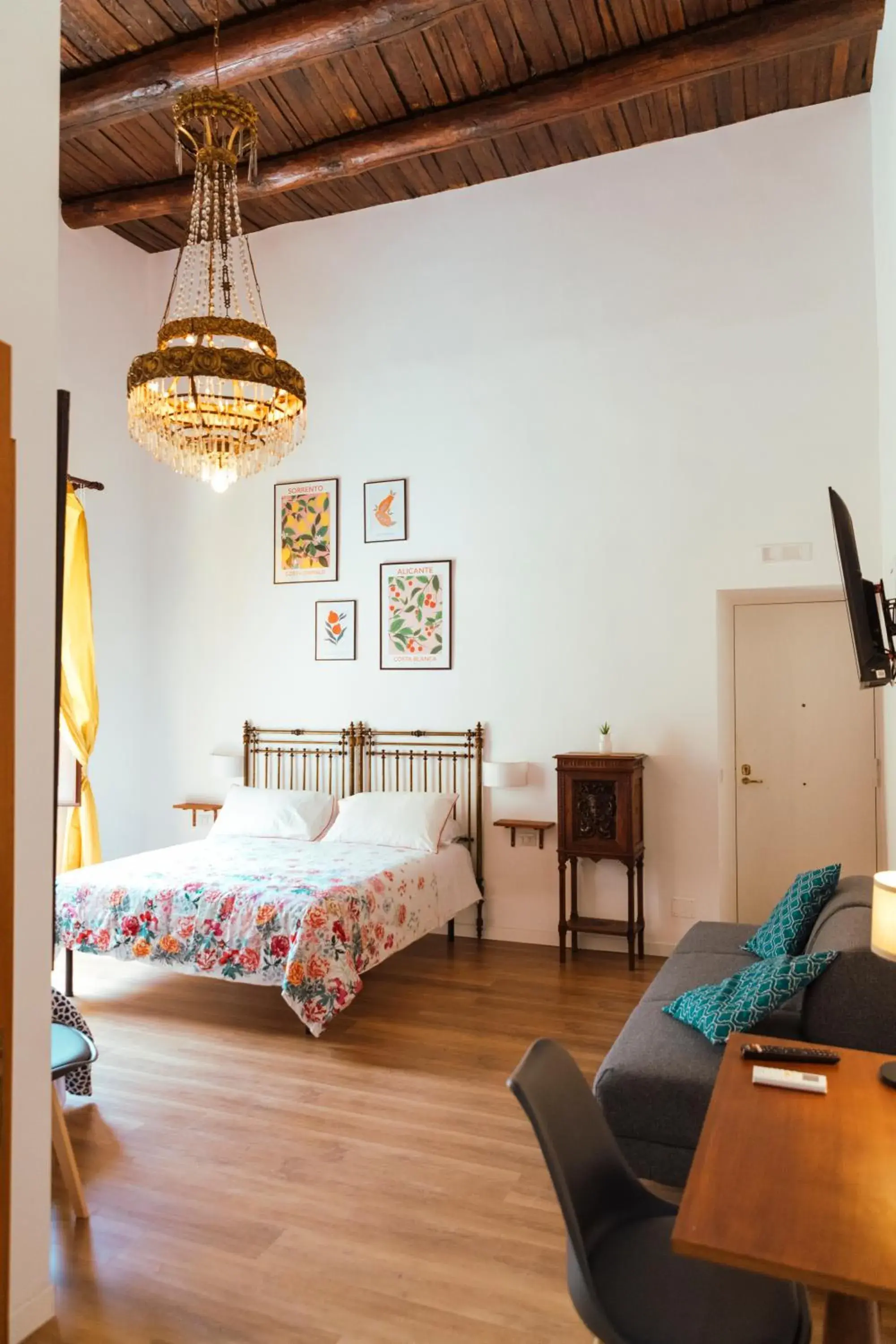 Quadruple Room with Private Bathroom in Relais CuoreNapoletano Quadruple Room with Private Bathroom in Relais CuoreNapoletano