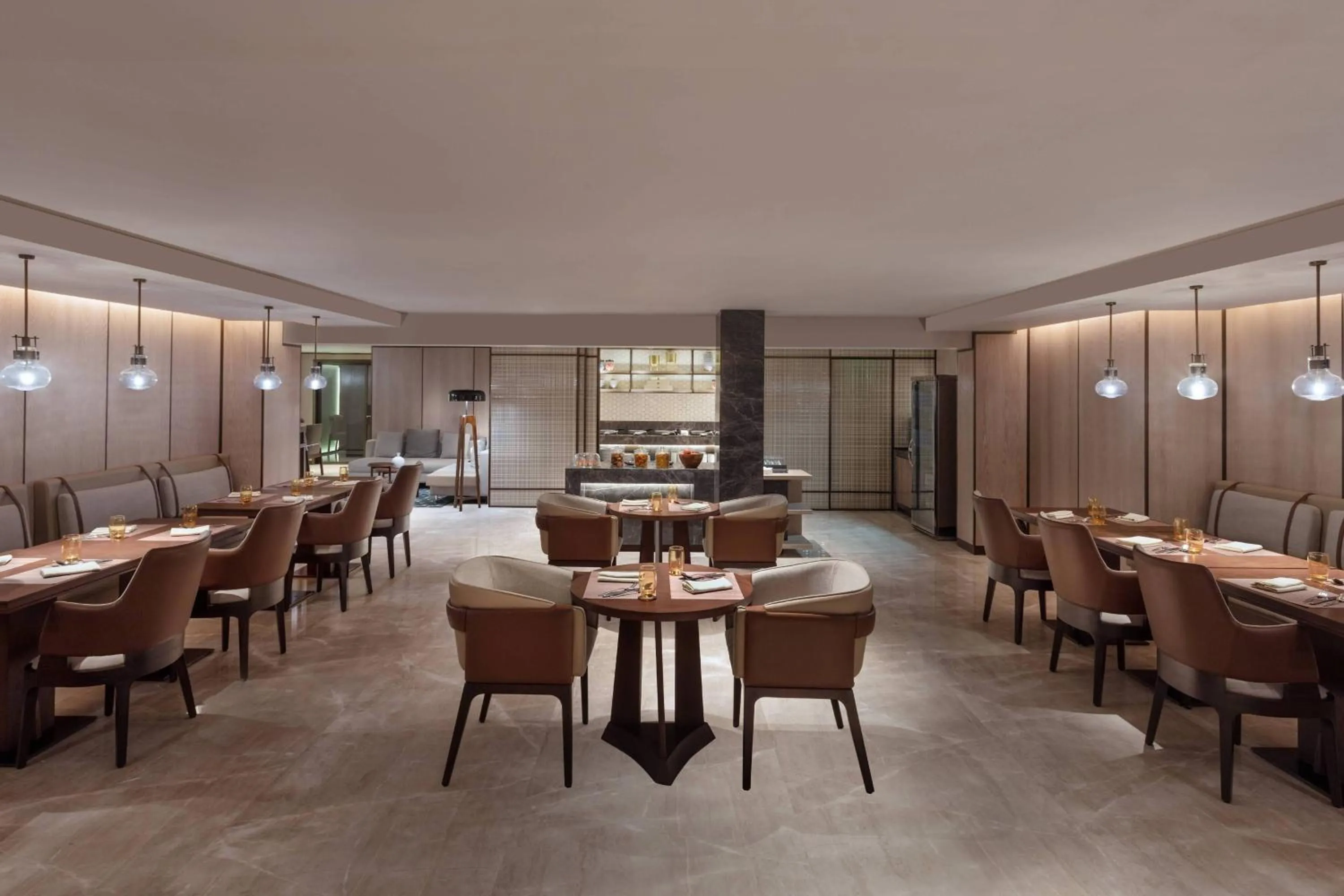 Lounge or bar in Surat Marriott Hotel