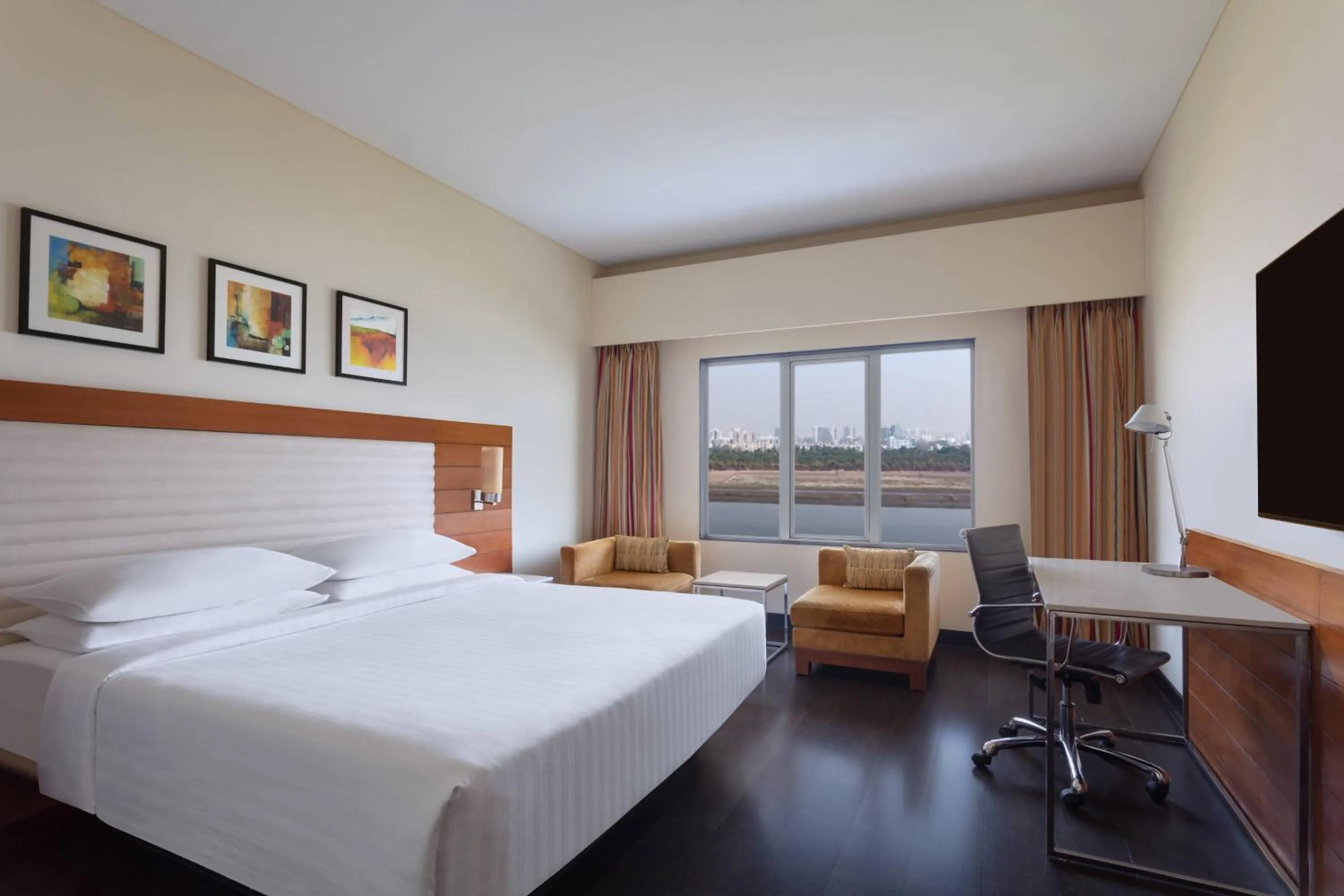 Photo of the whole room, Bed in Surat Marriott Hotel