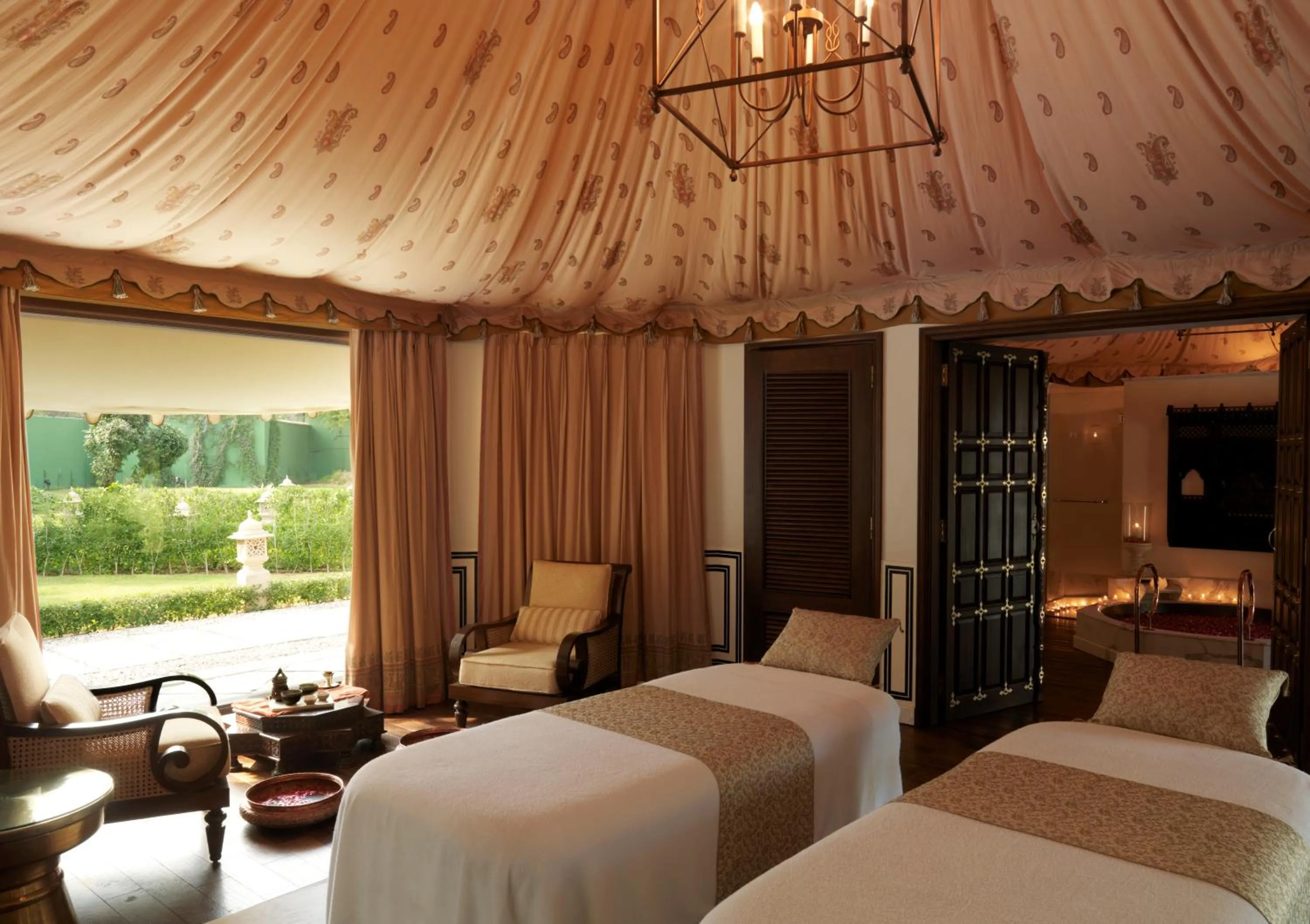 Spa and wellness centre/facilities, Bed in Rambagh Palace