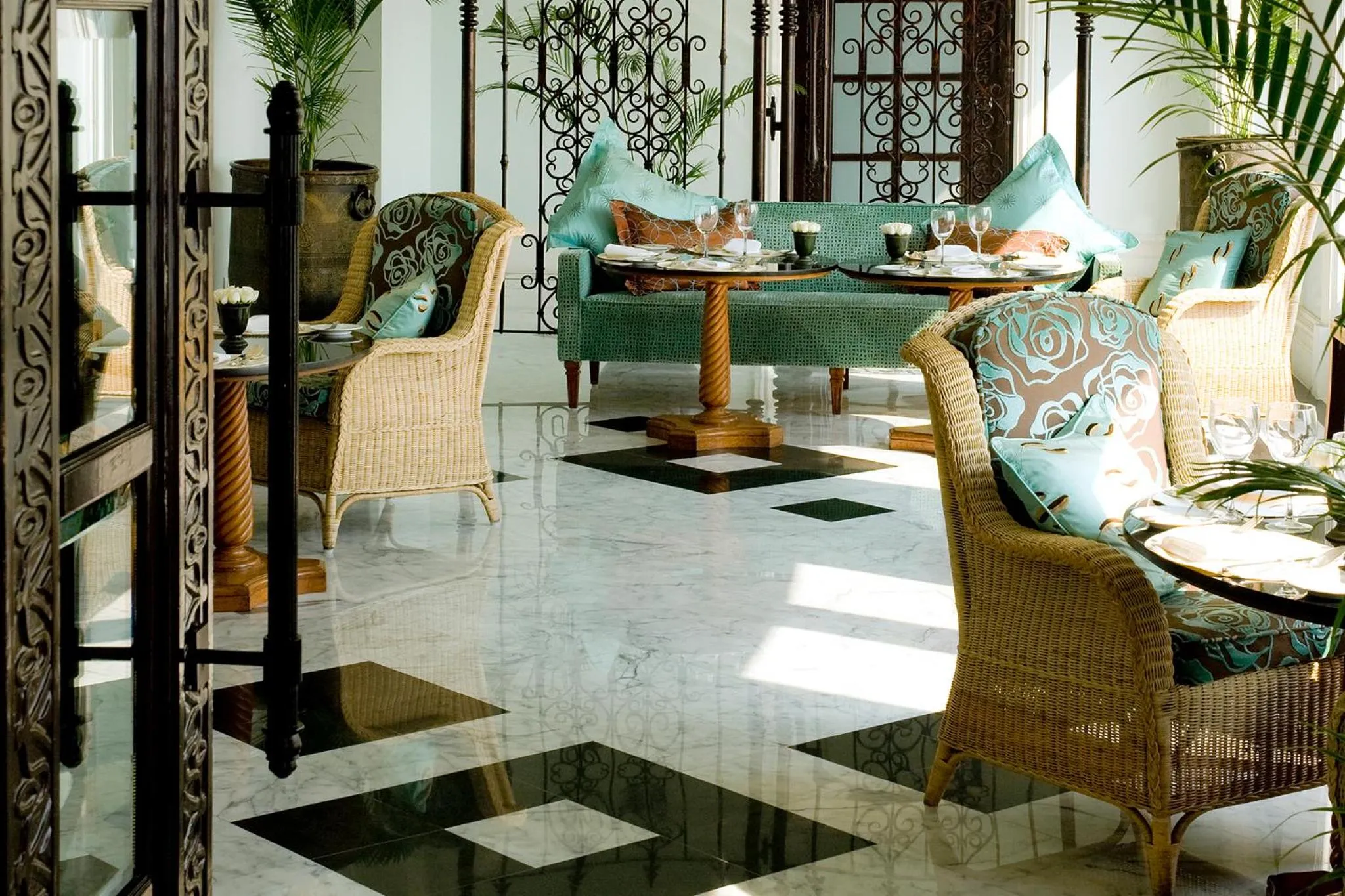 Restaurant/places to eat in The Taj Mahal Tower, Mumbai