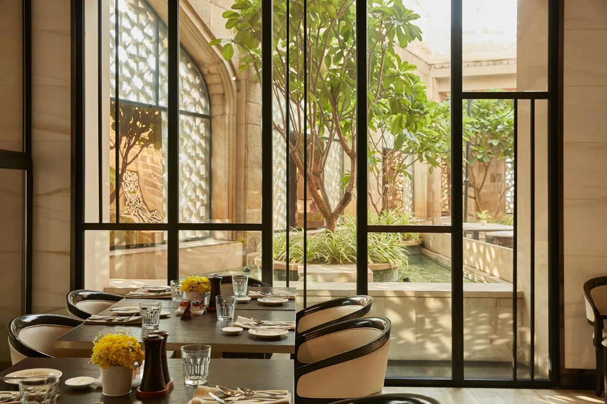 Restaurant/places to eat in The Taj Mahal Tower, Mumbai