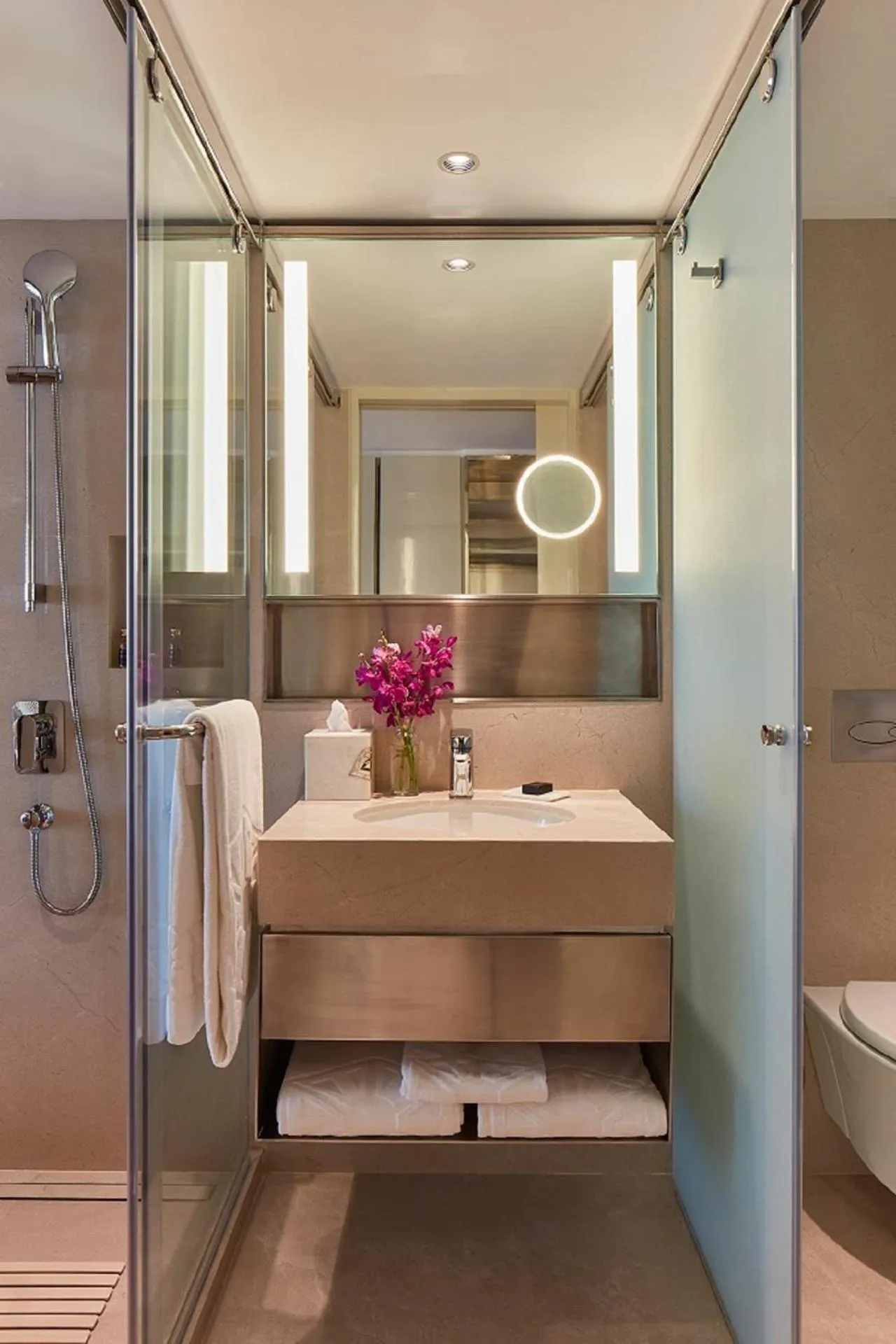 Bathroom in The Taj Mahal Tower, Mumbai