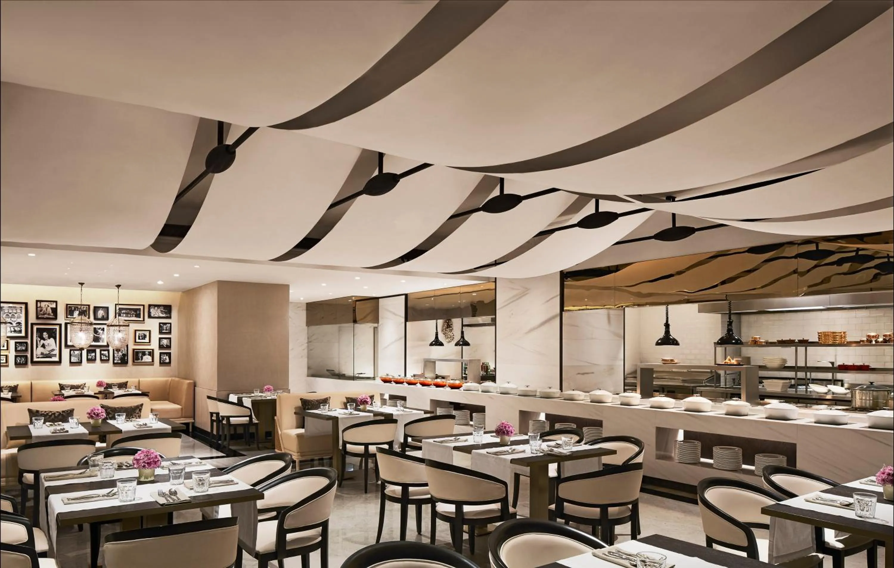 Restaurant/places to eat in The Taj Mahal Tower, Mumbai