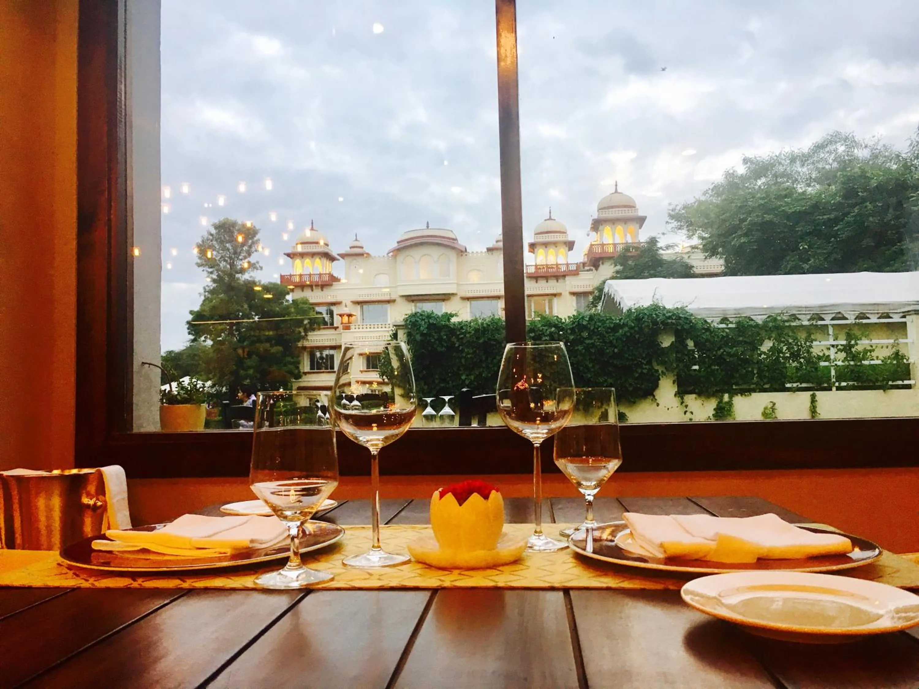 Restaurant/places to eat in Jai Mahal Palace