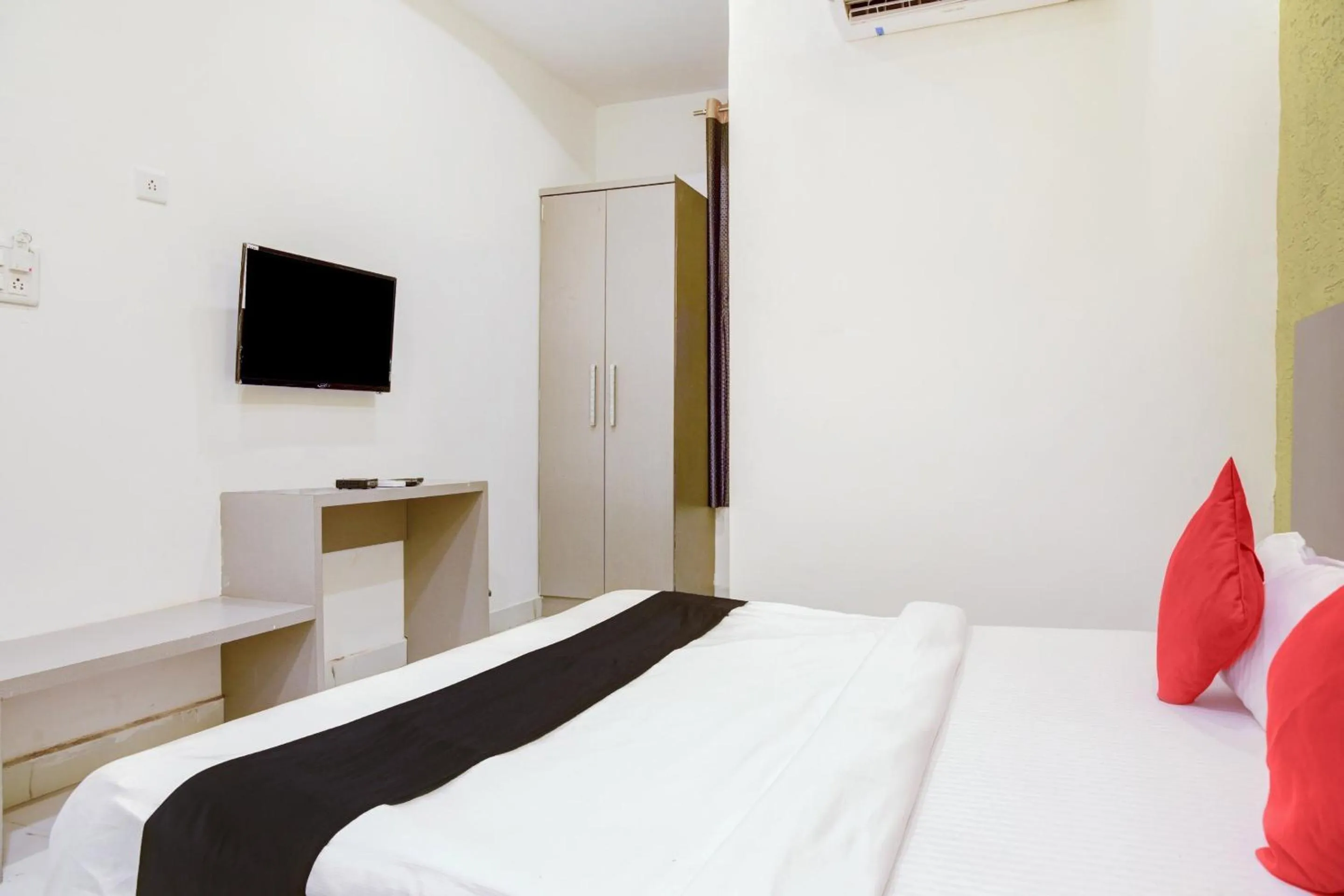 Bedroom, Bed in Super Hotel O Bine Venue