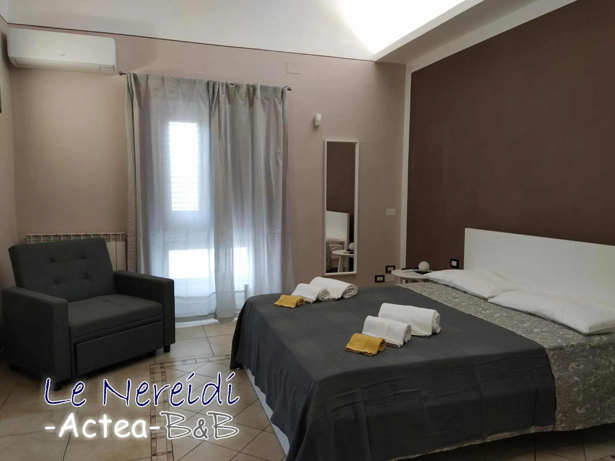 Photo of the whole room, Bed in Le Nereidi b&b Acireale Centro