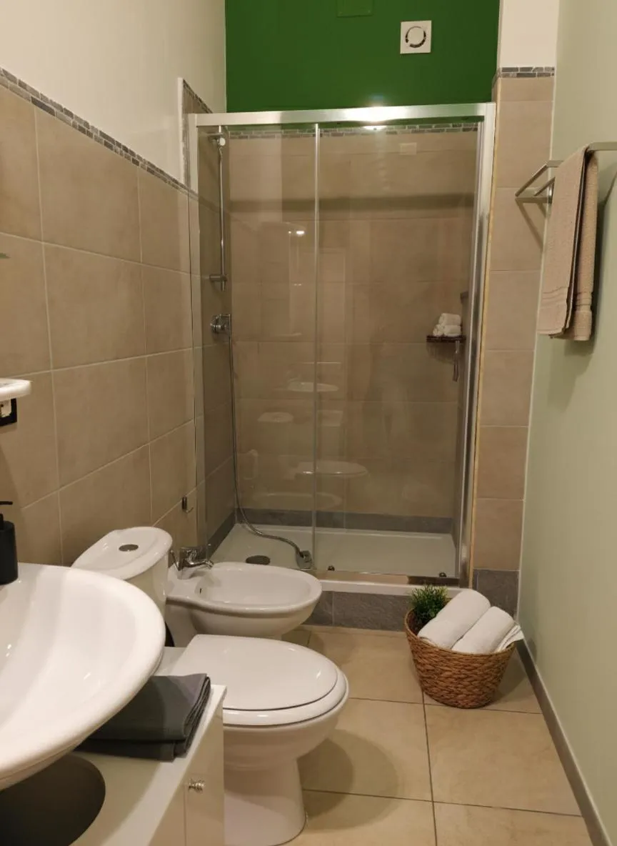 Shower in Le Nereidi b&b Acireale Centro