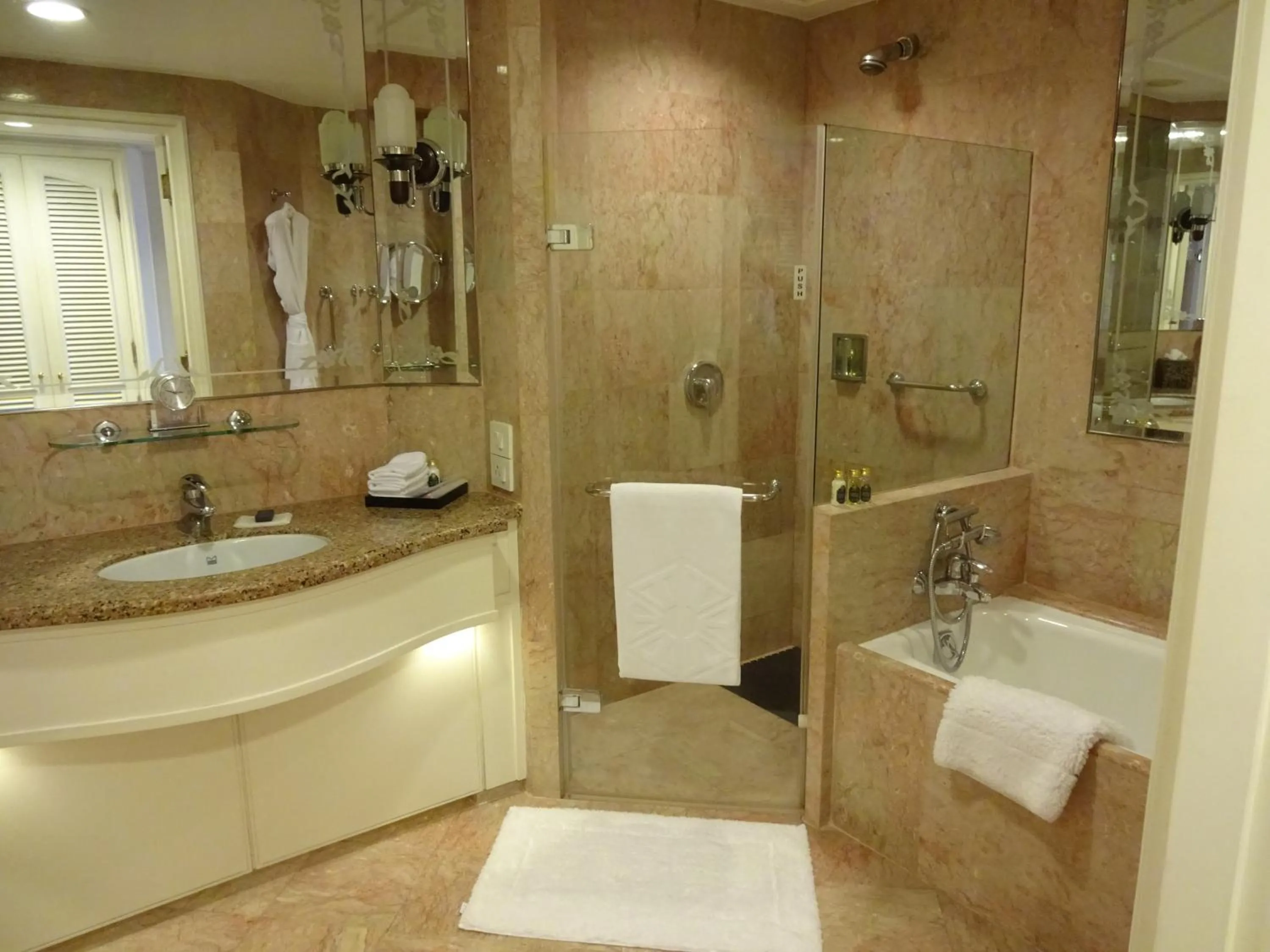 Shower in Taj Lands End