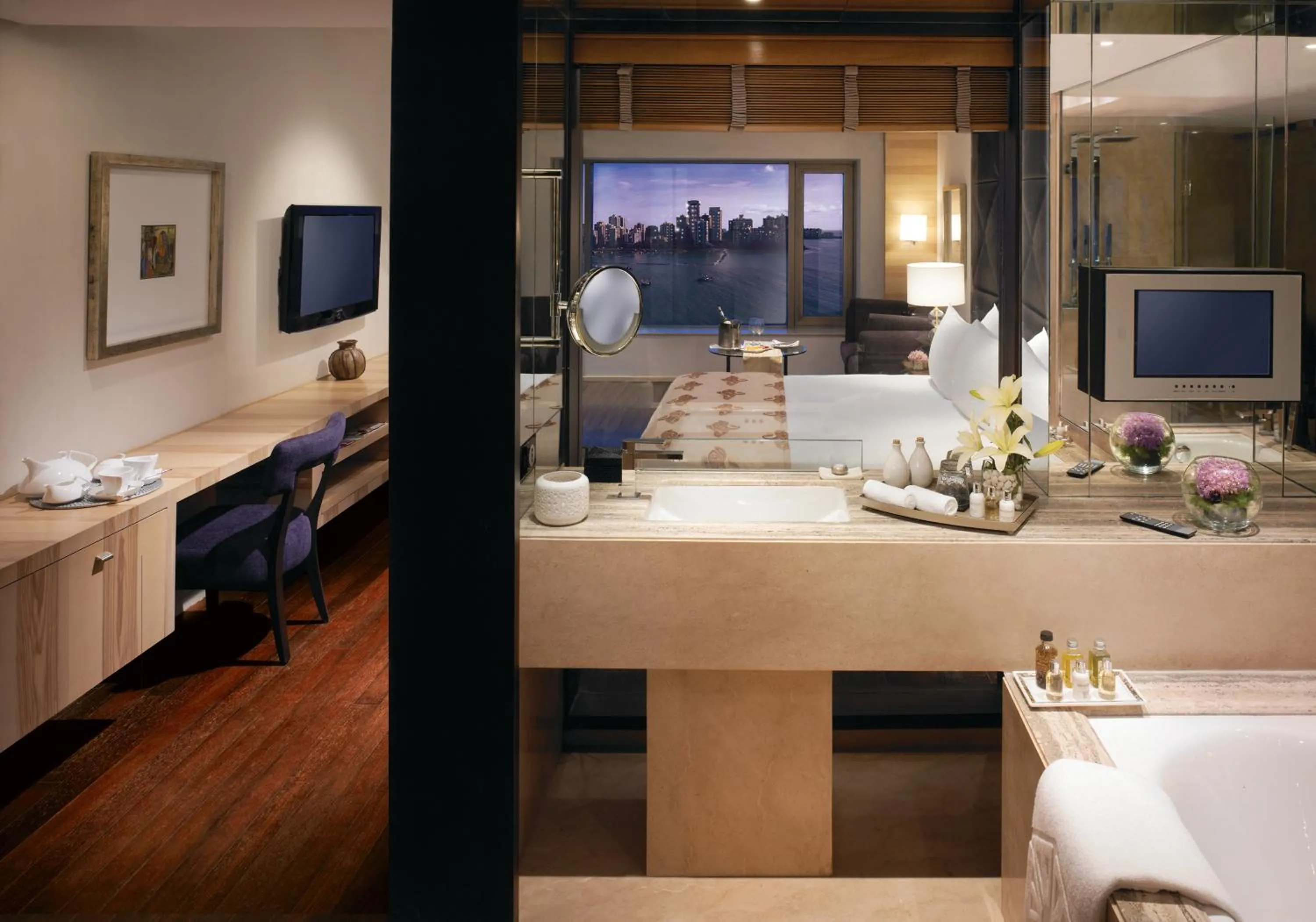 Photo of the whole room in Taj Lands End