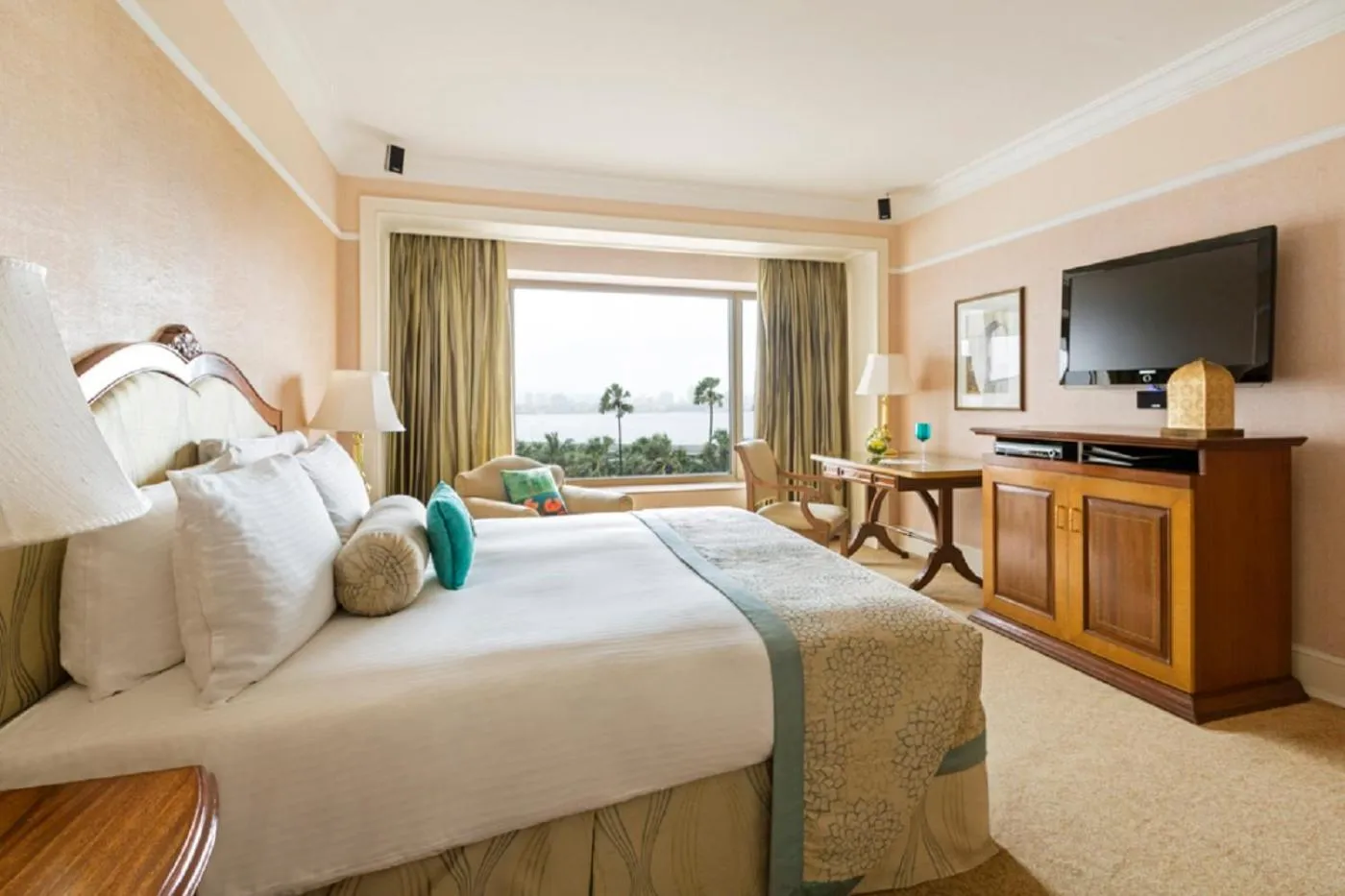 Sea view, Bed in Taj Lands End
