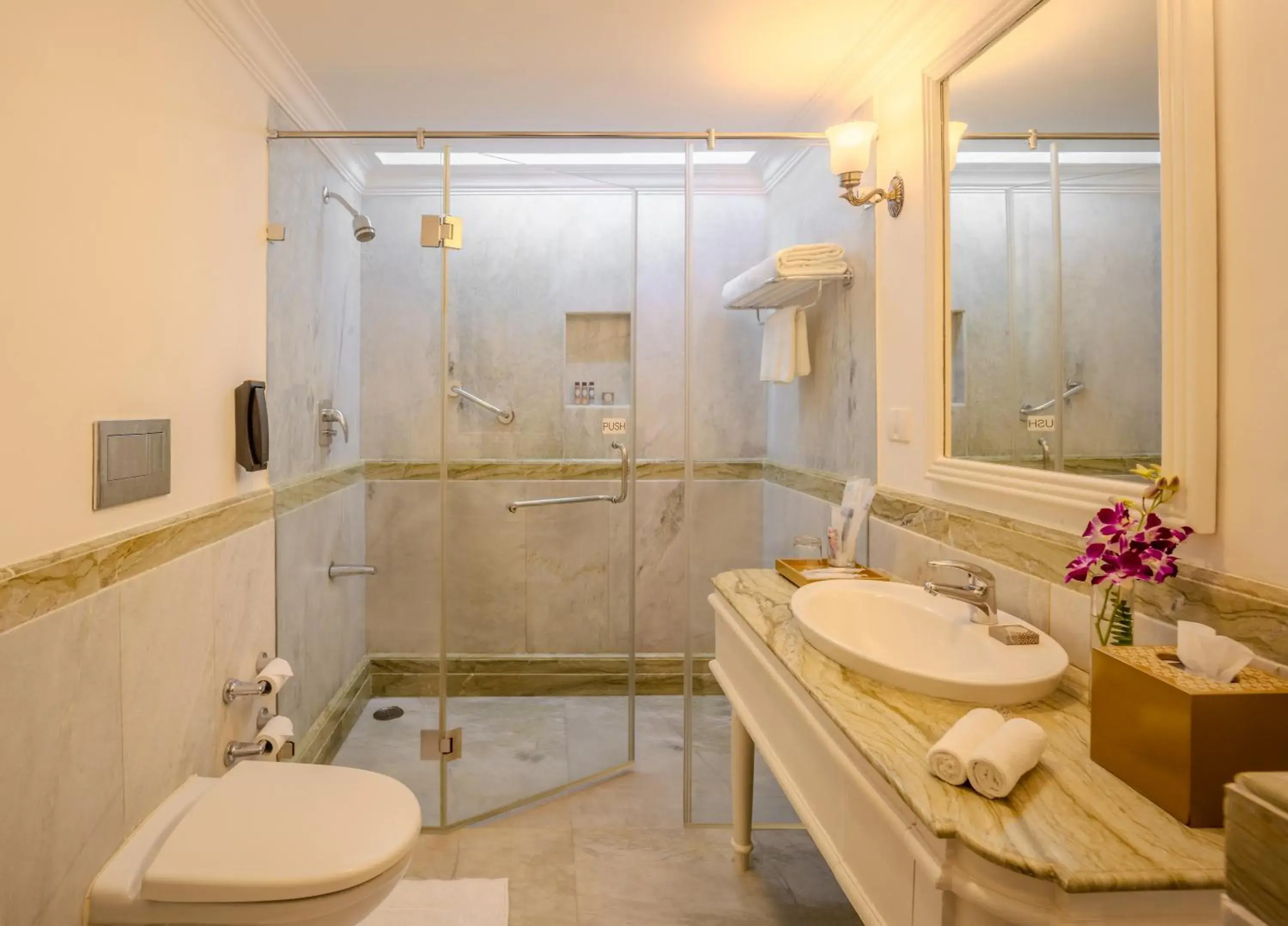 Superior Room Queen Bed in Gateway Coonoor Superior Room Queen Bed in Gateway Coonoor