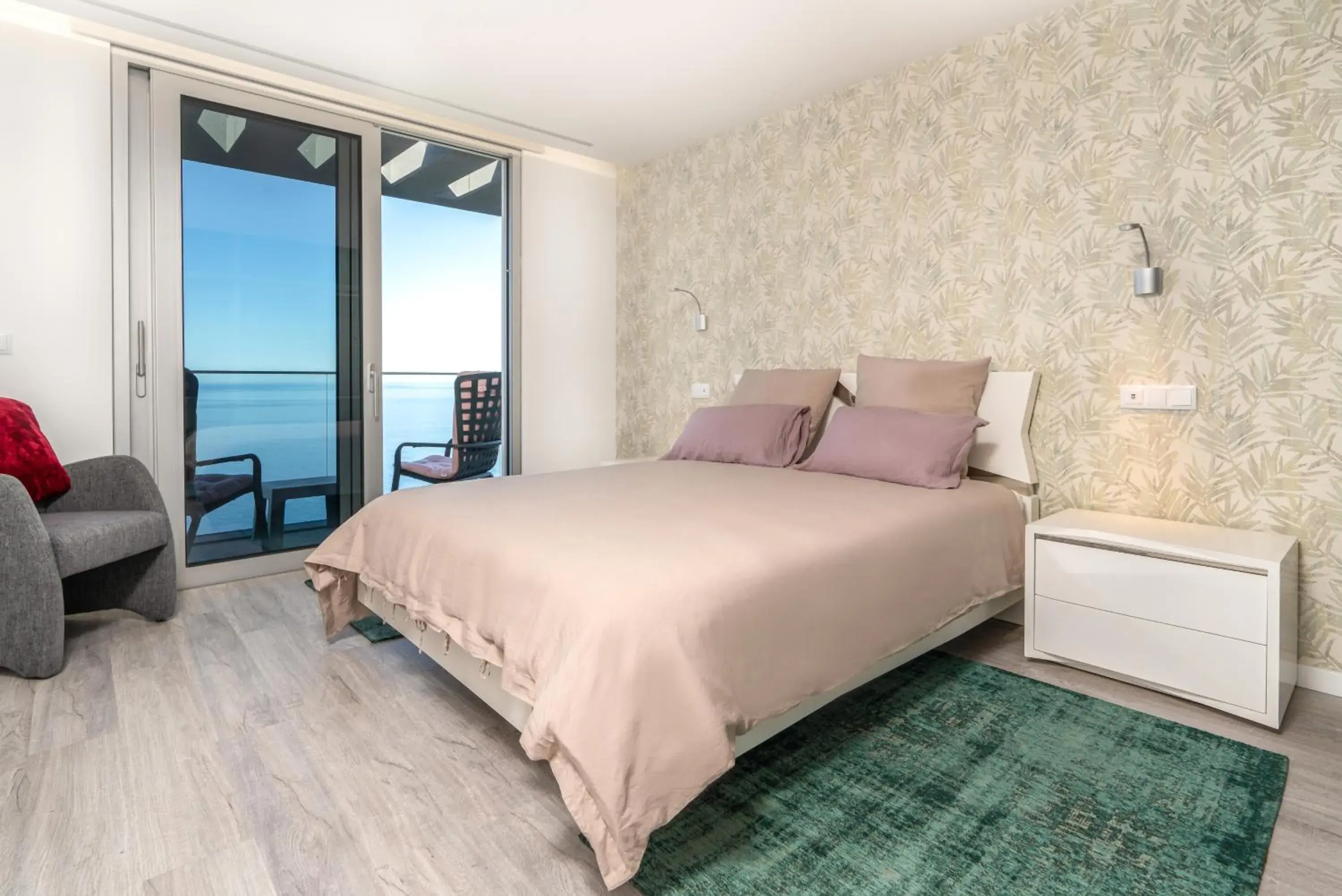 Small Double Room in Sonho do Oceano Small Double Room in Sonho do Oceano