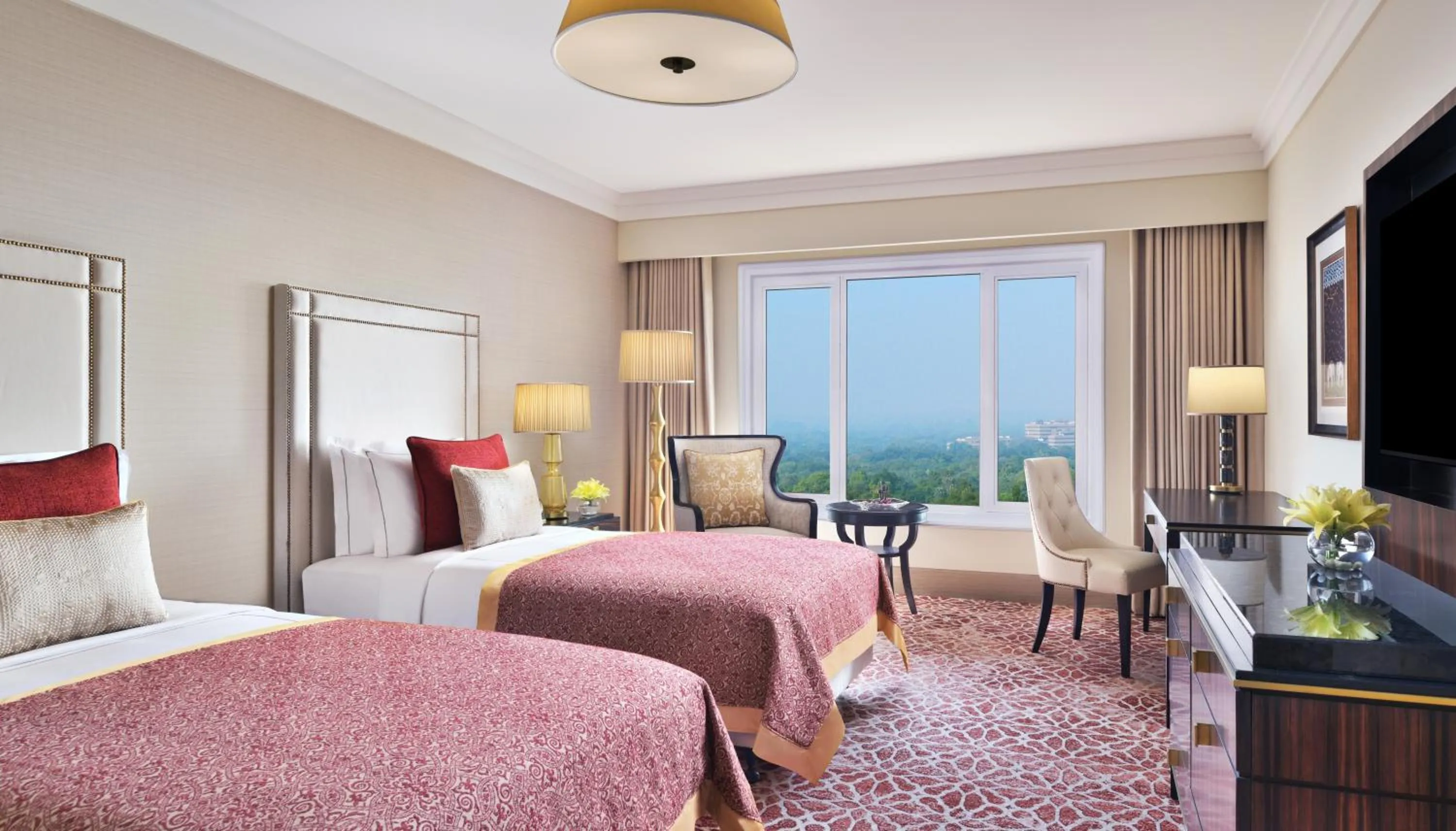 Photo of the whole room, Bed in Taj Mahal, New Delhi