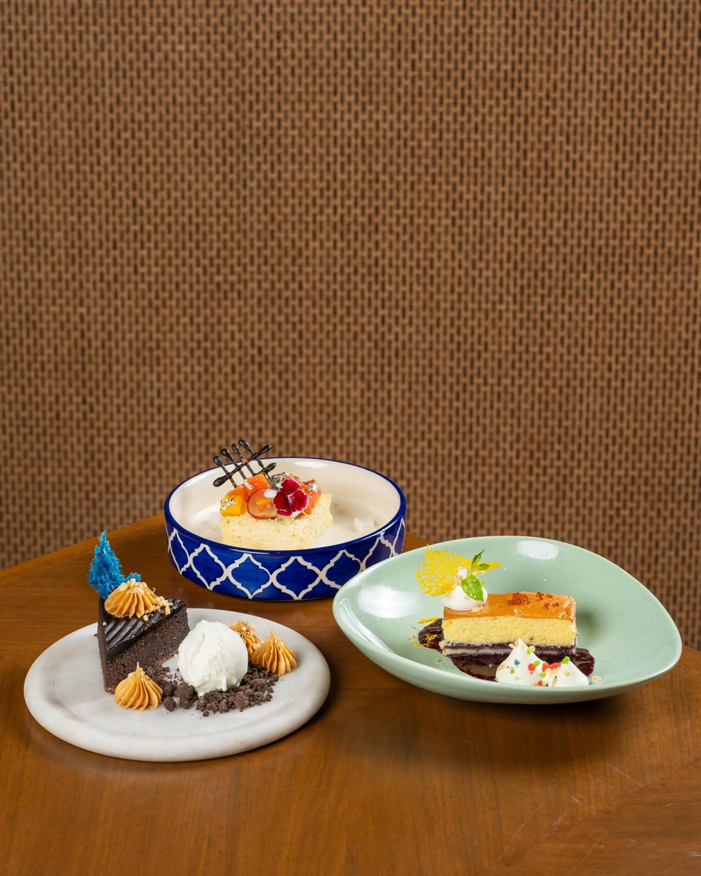 Restaurant/places to eat in Taj Deccan