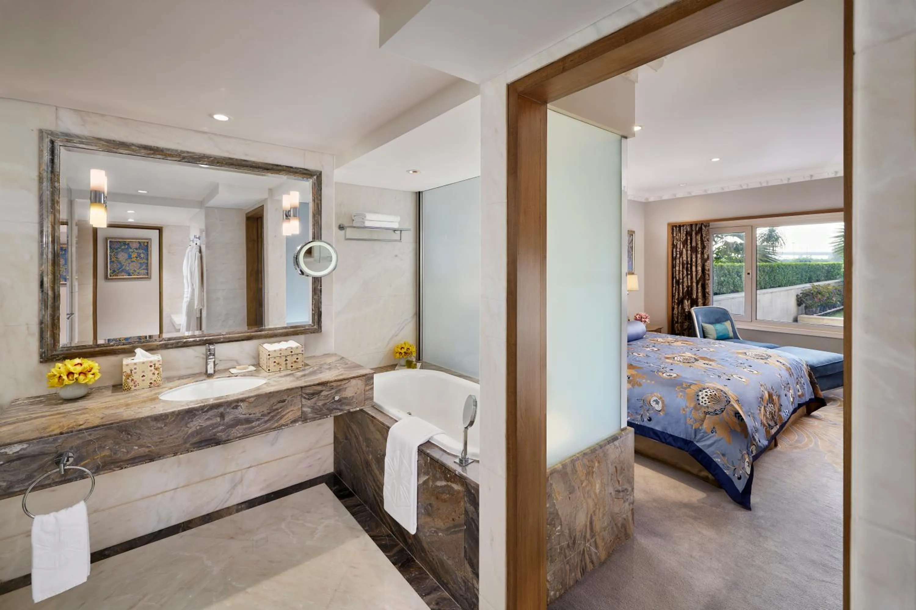 Bed in Taj Palace, New Delhi