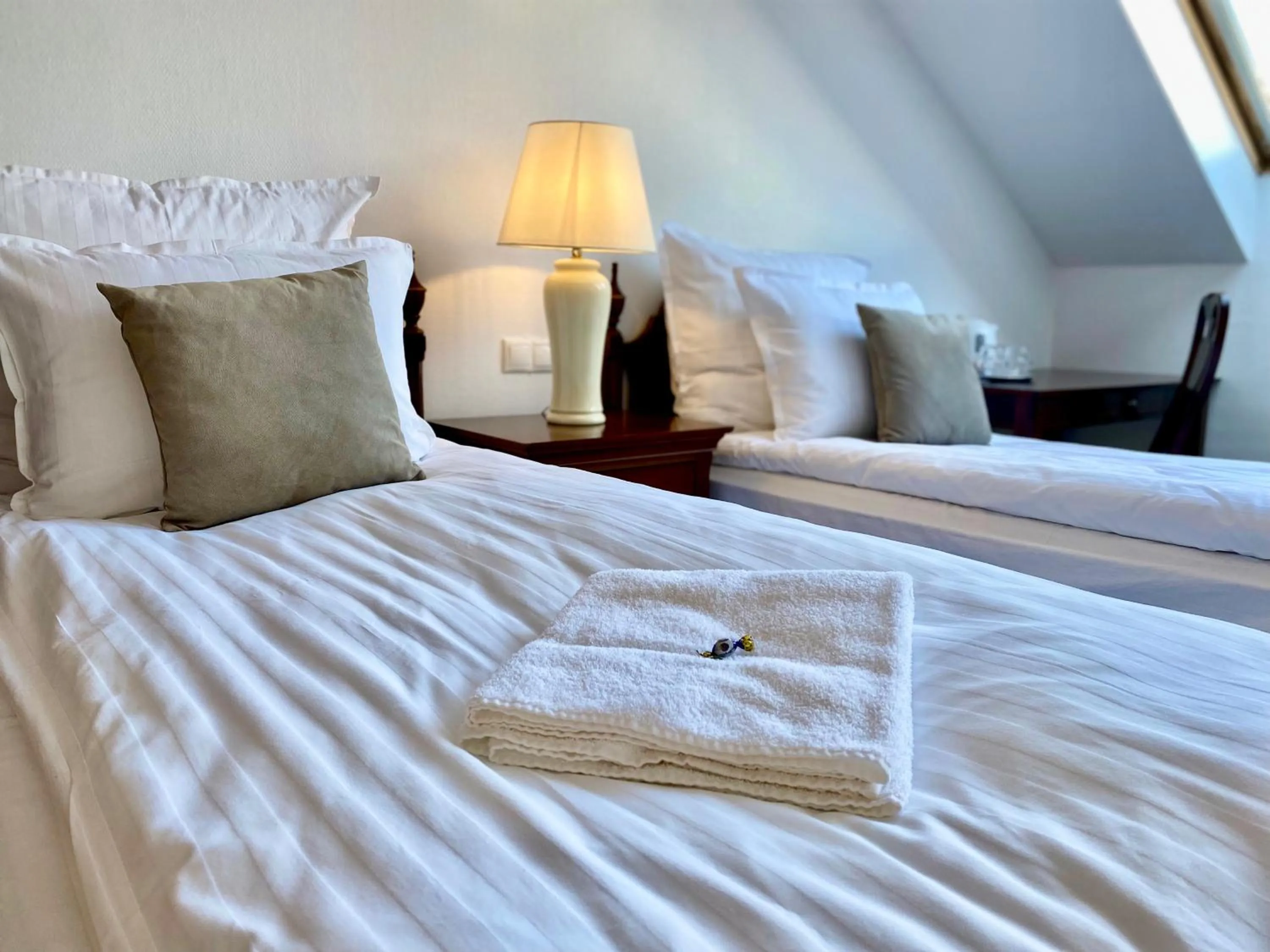 Bed in OPERA16 Guestrooms