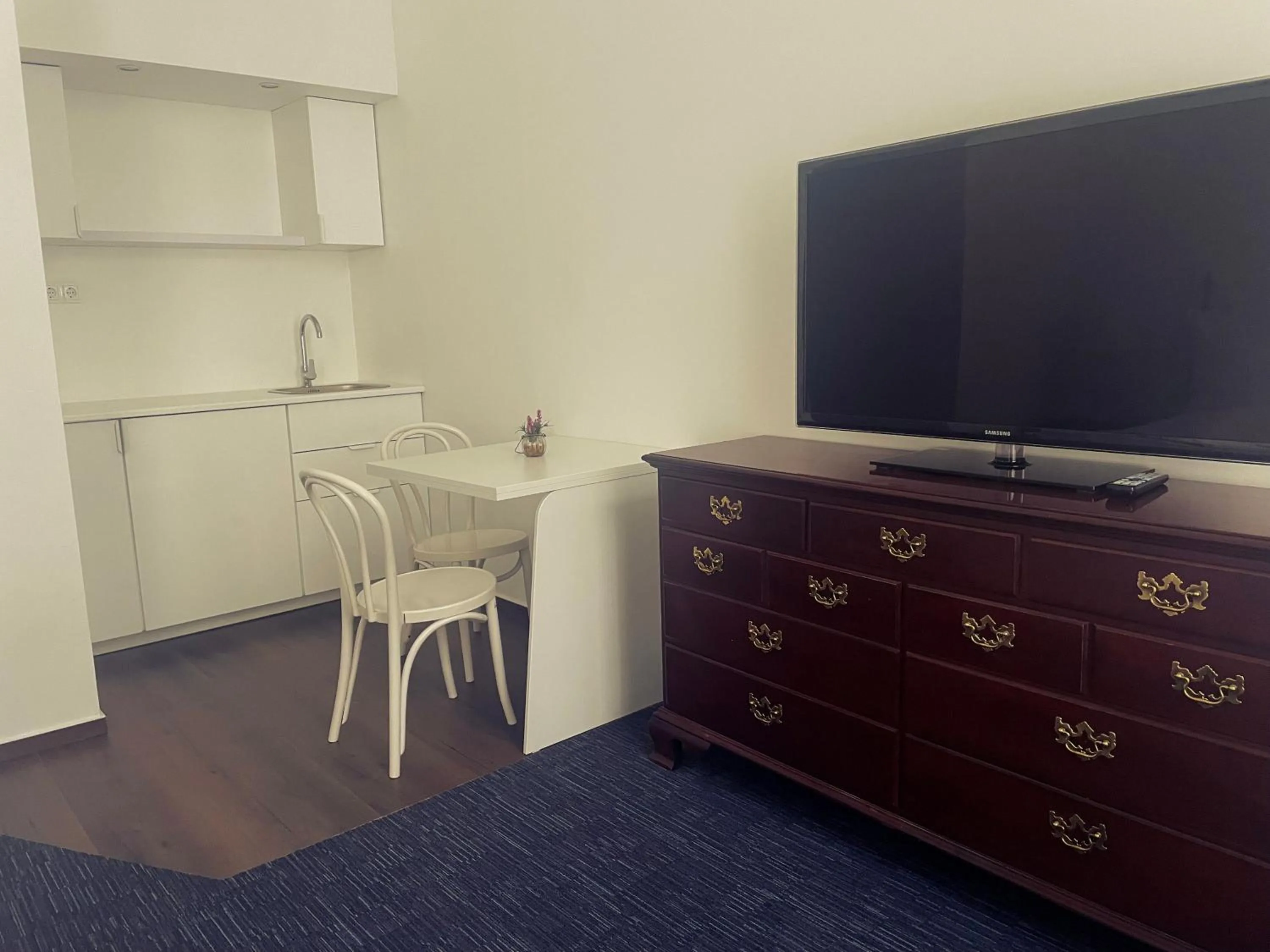 Dining area in OPERA16 Guestrooms