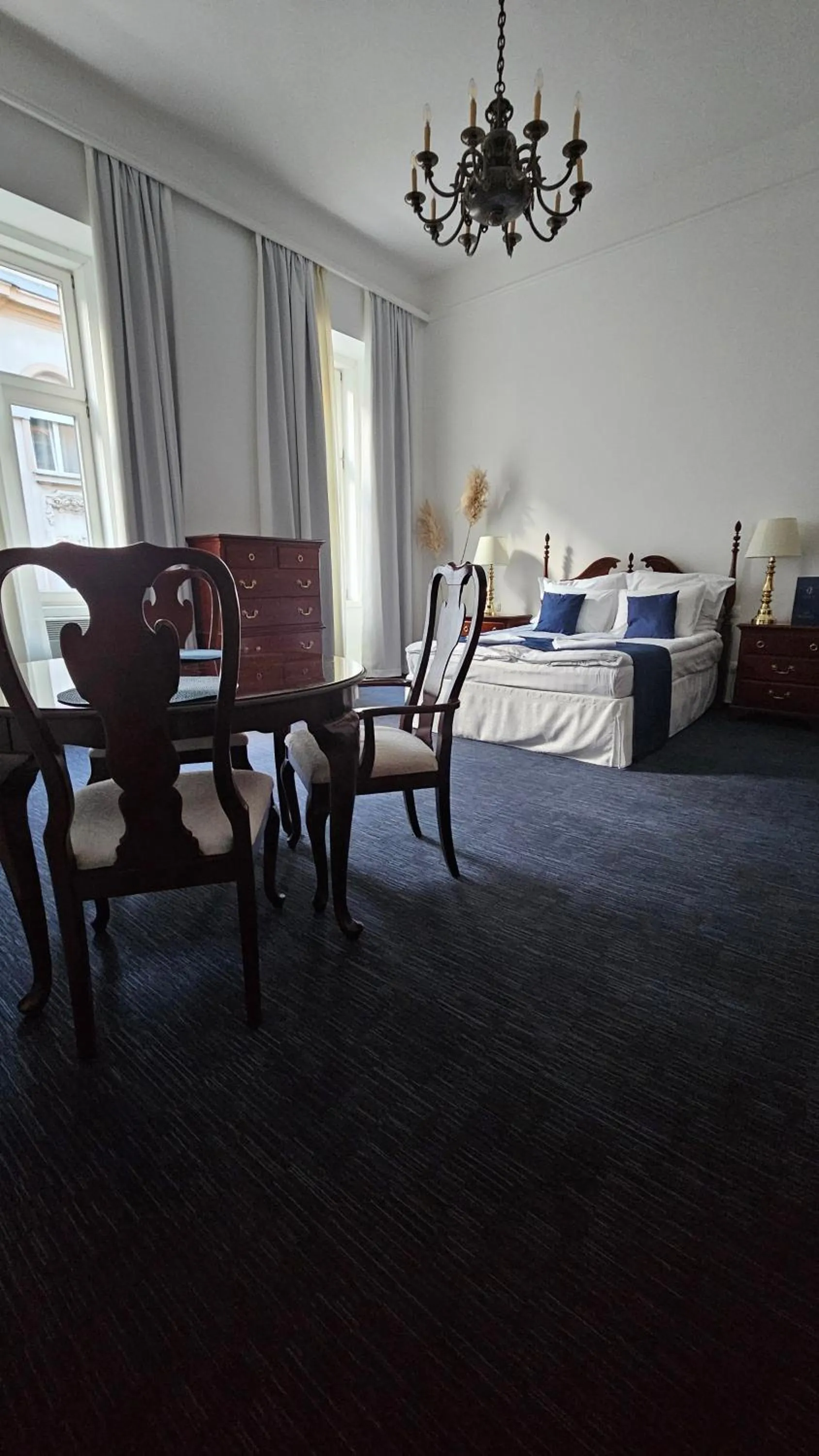 Bedroom, Bed in OPERA16 Guestrooms