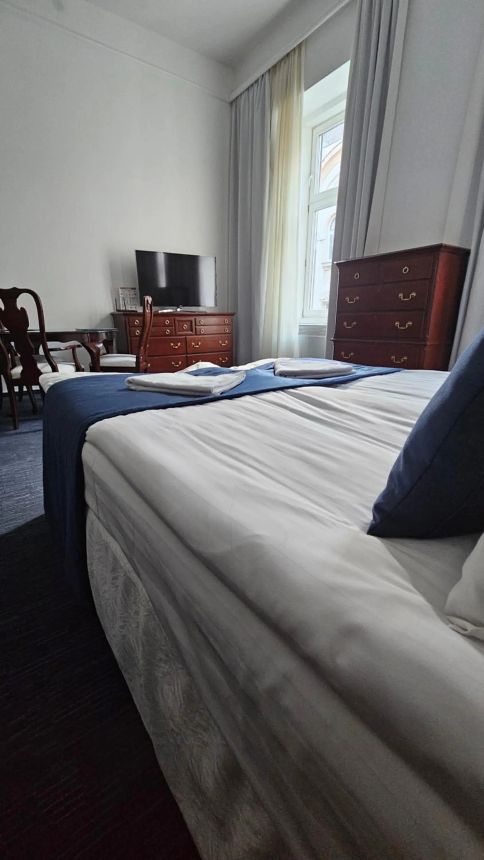 Bed in OPERA16 Guestrooms