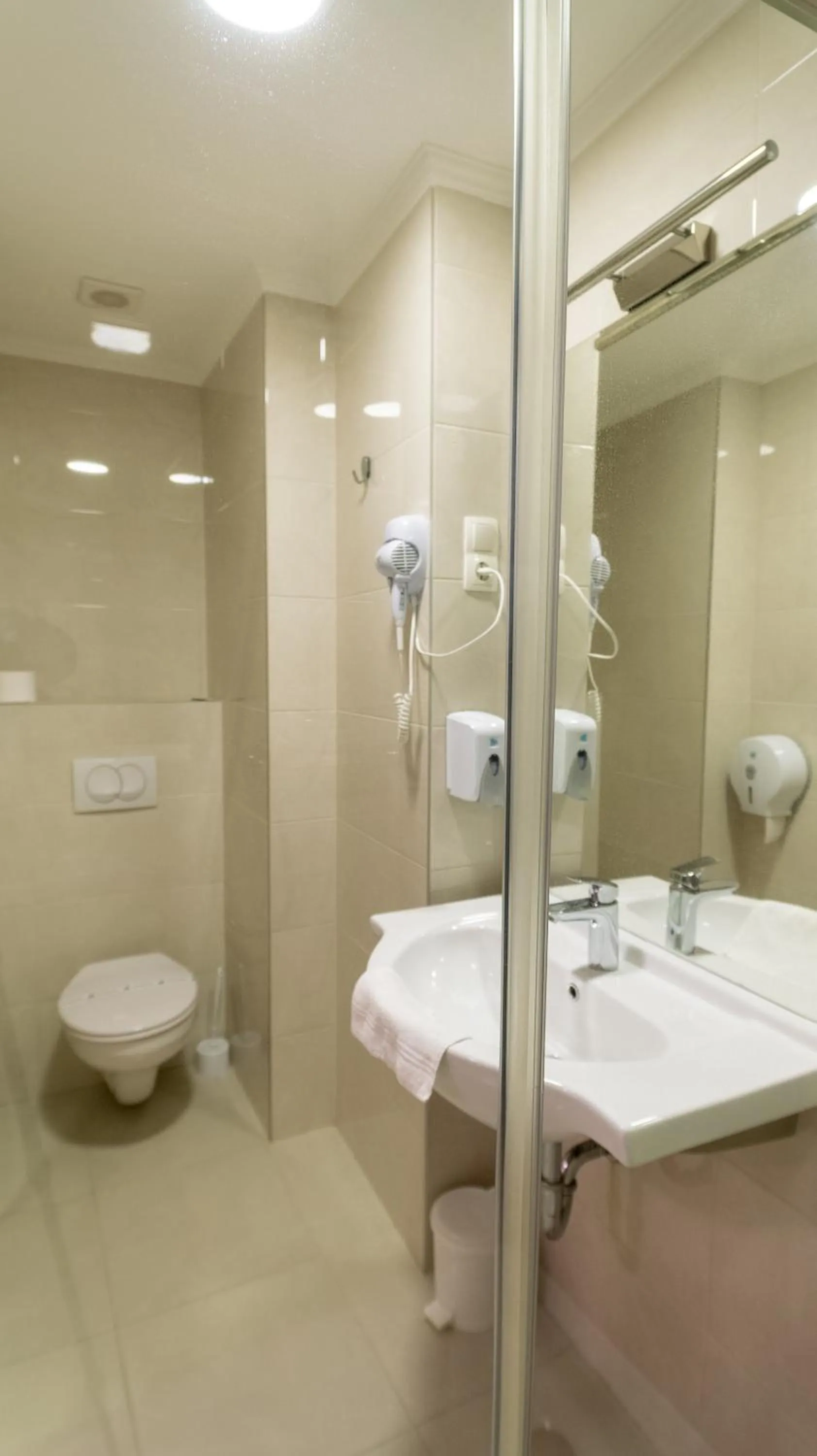 Bathroom in OPERA16 Guestrooms