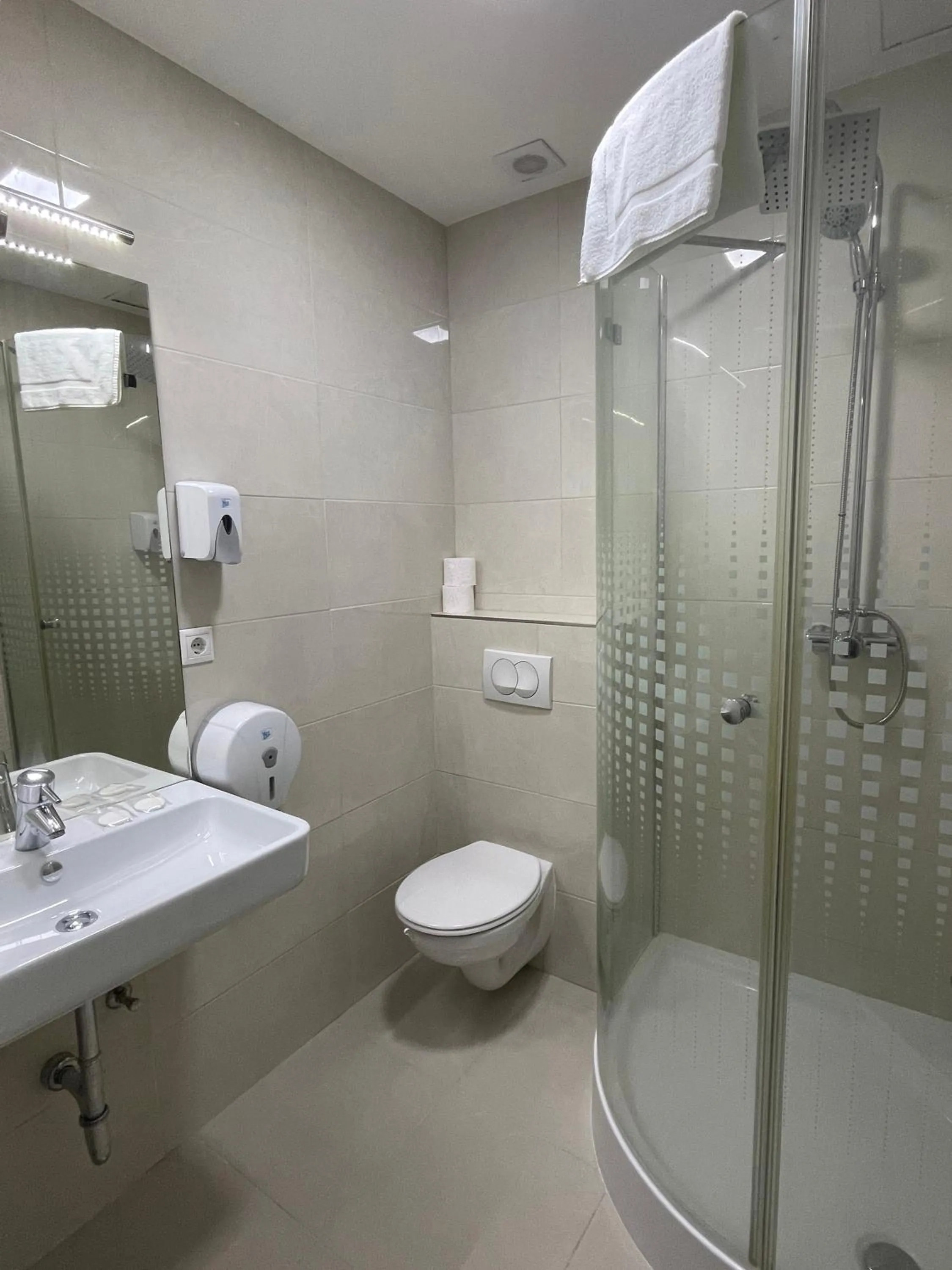 Shower in OPERA16 Guestrooms