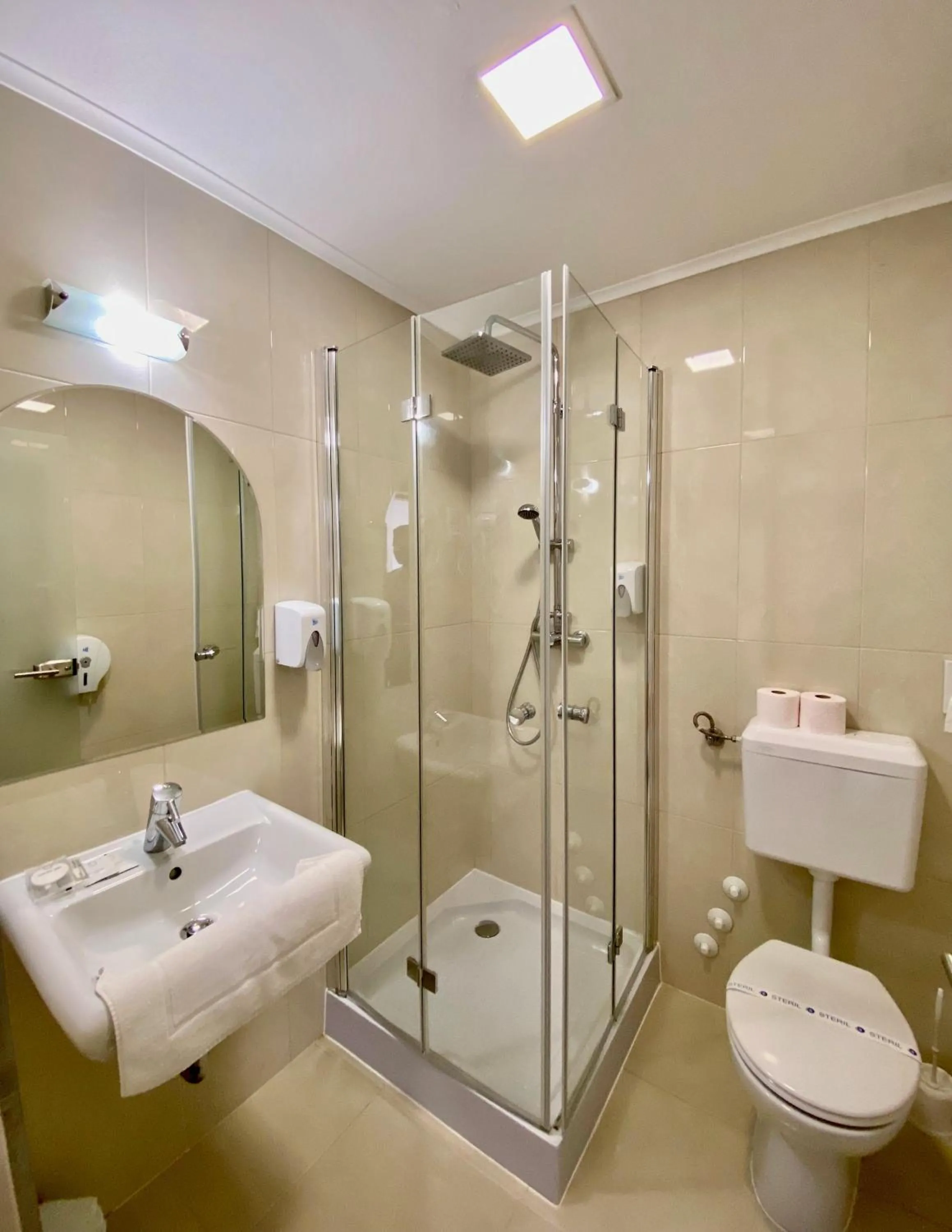 Bathroom in OPERA16 Guestrooms