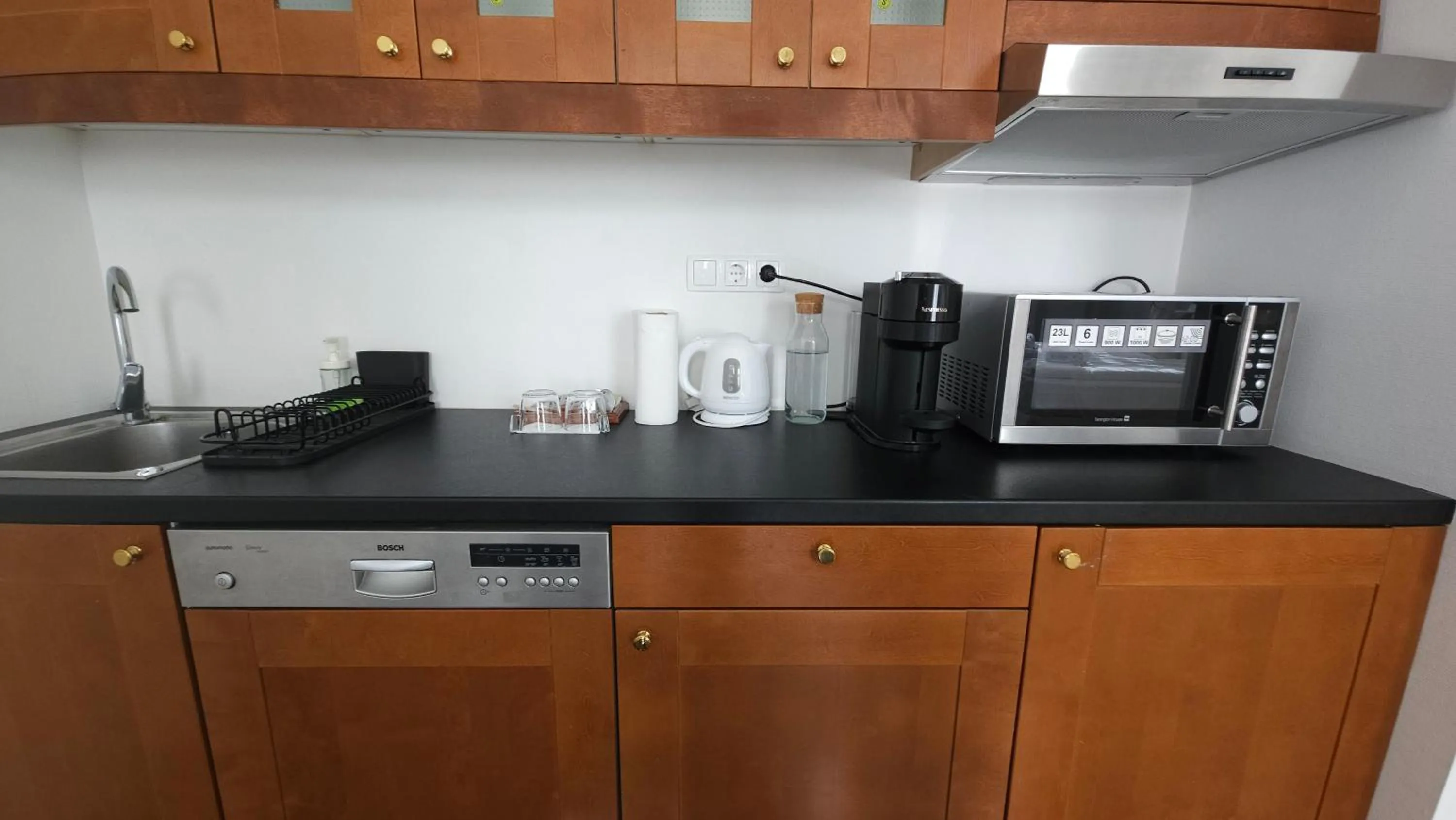 Coffee/tea facilities in OPERA16 Guestrooms