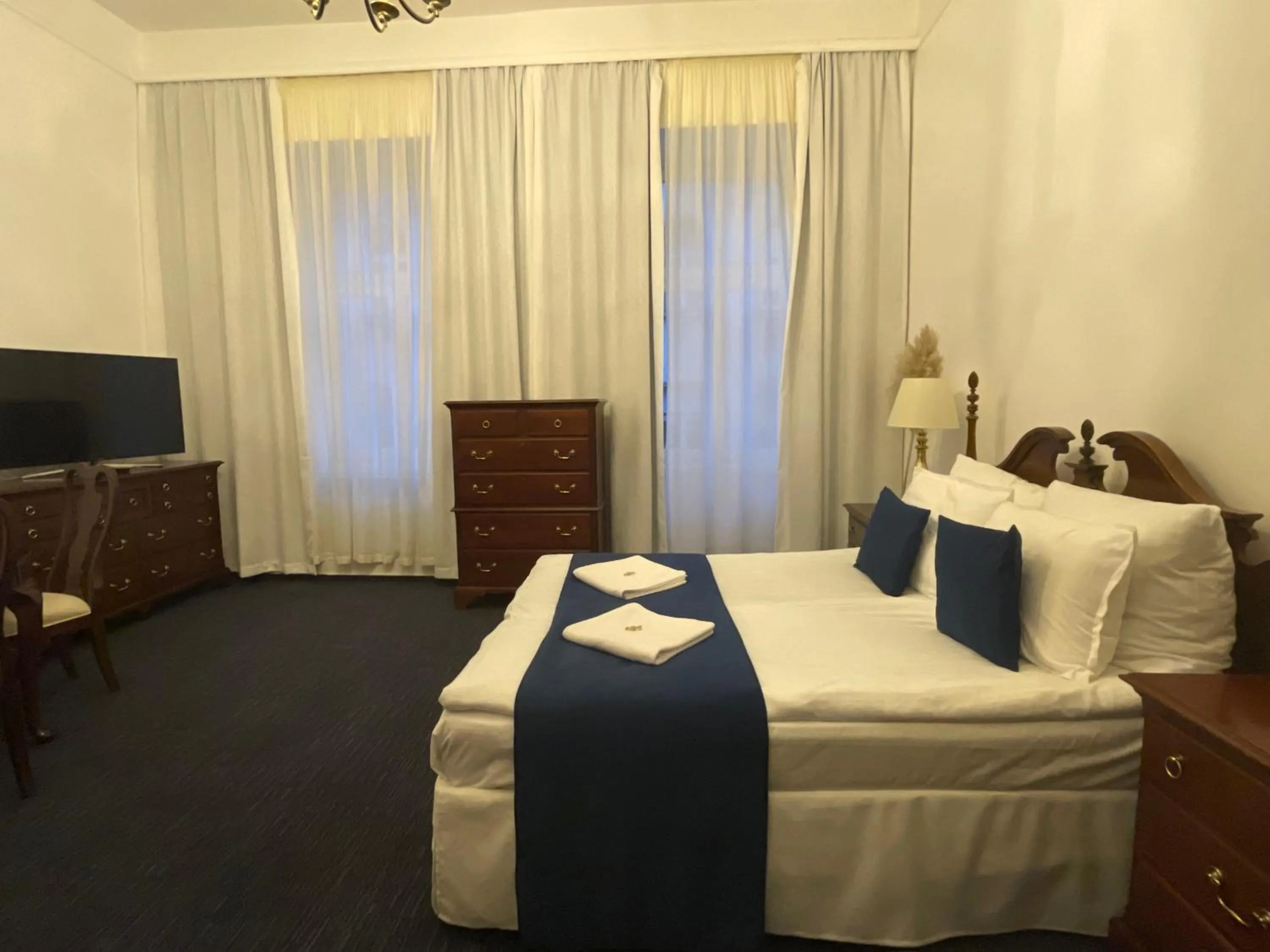 Bedroom, Bed in OPERA16 Guestrooms