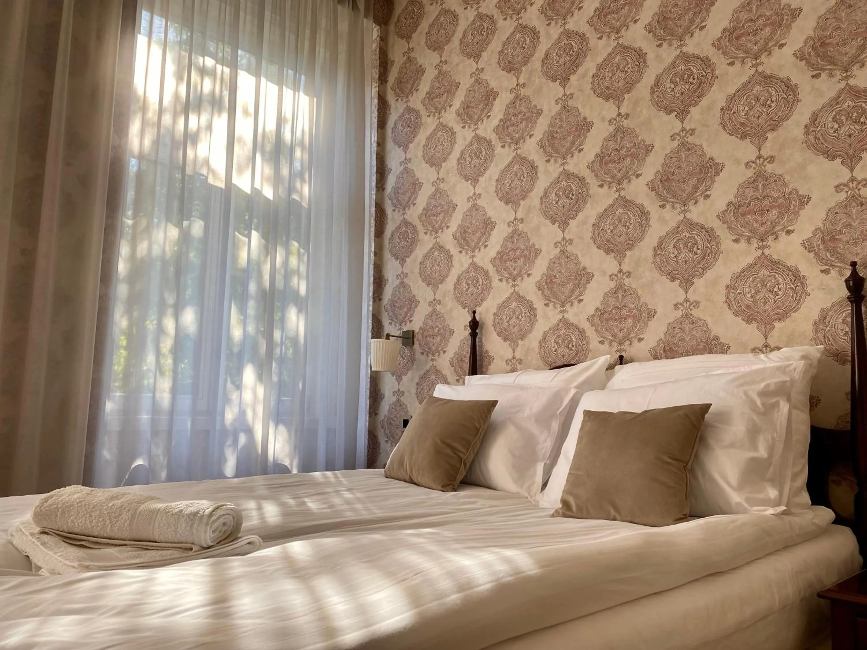 Bed in OPERA16 Guestrooms